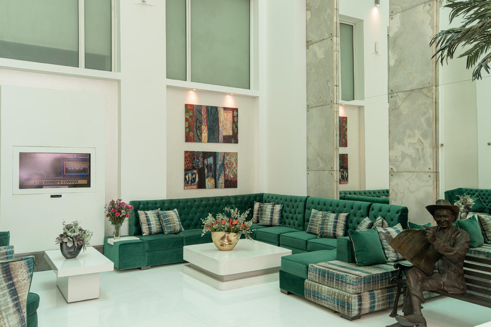 The Ashtan Sarovar Portico