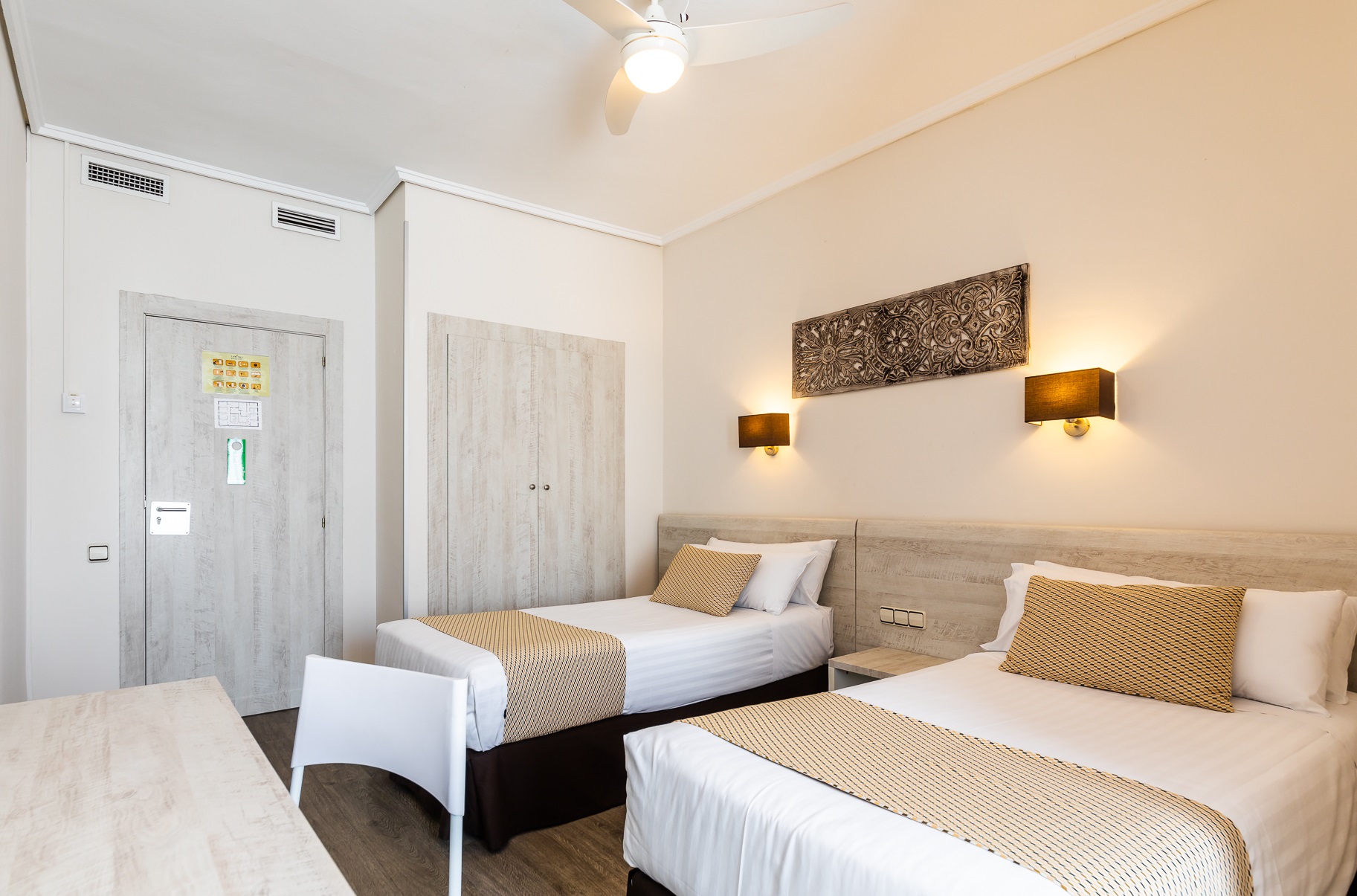 Sweet Hotel Continental by null