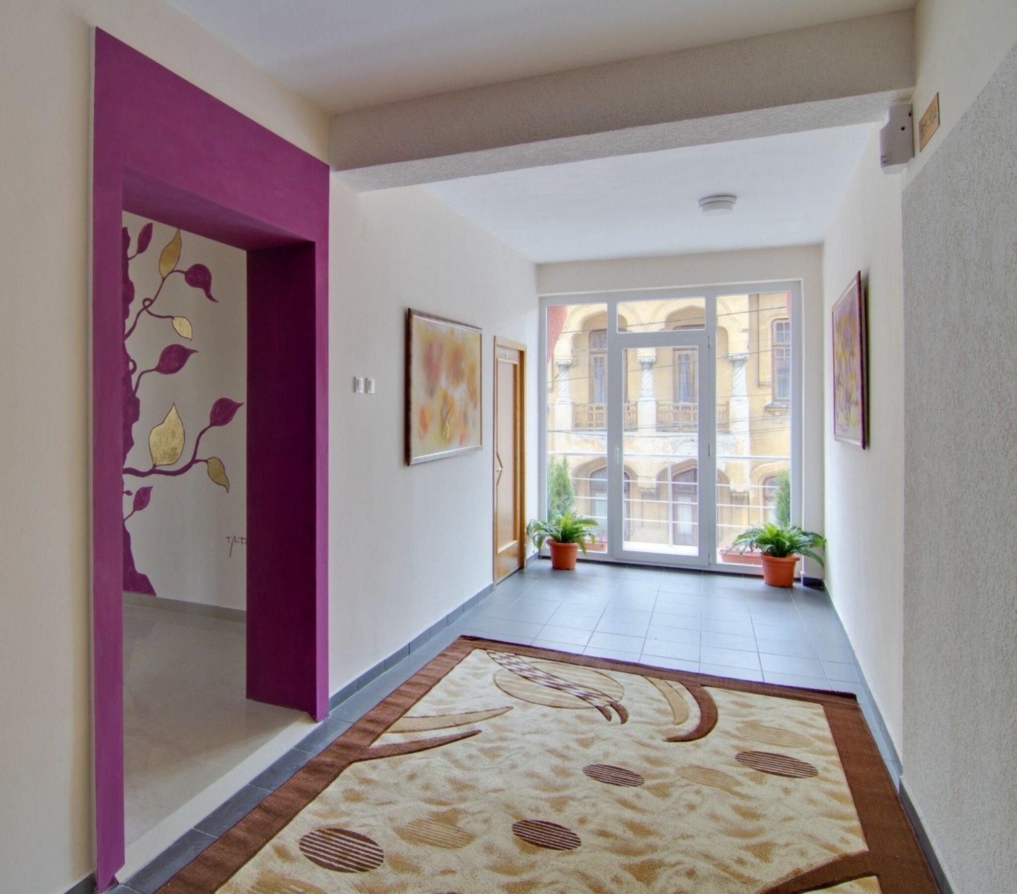 Tranzzit Hotel