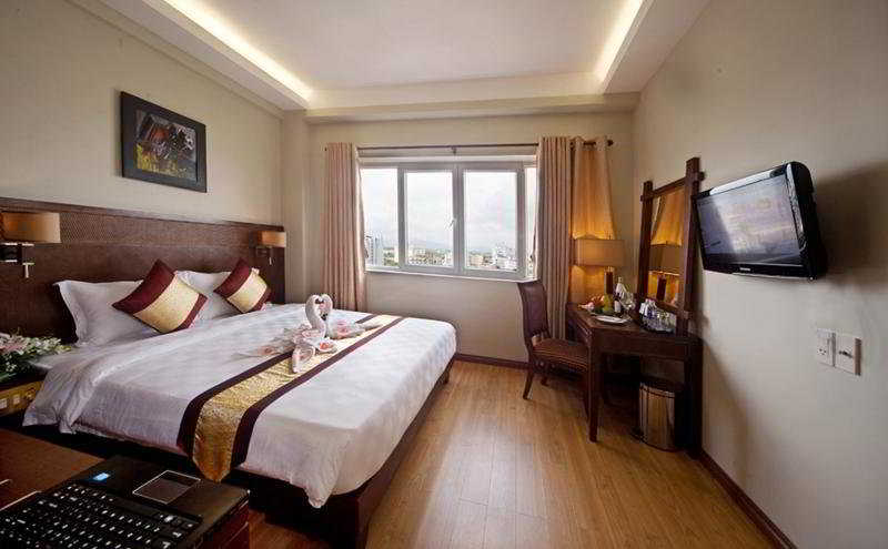 Gold Hotel by null