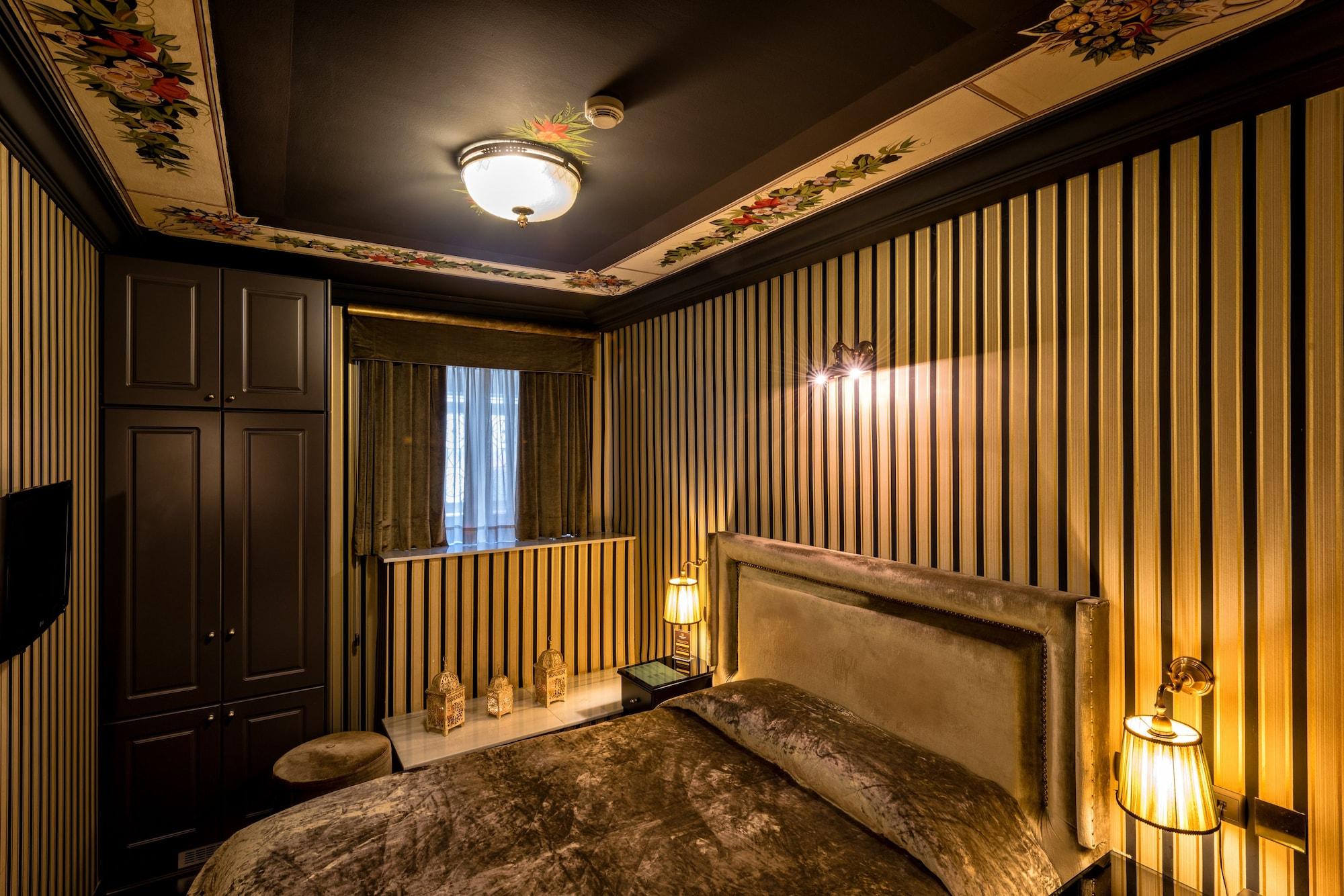 Maison Grecque by null