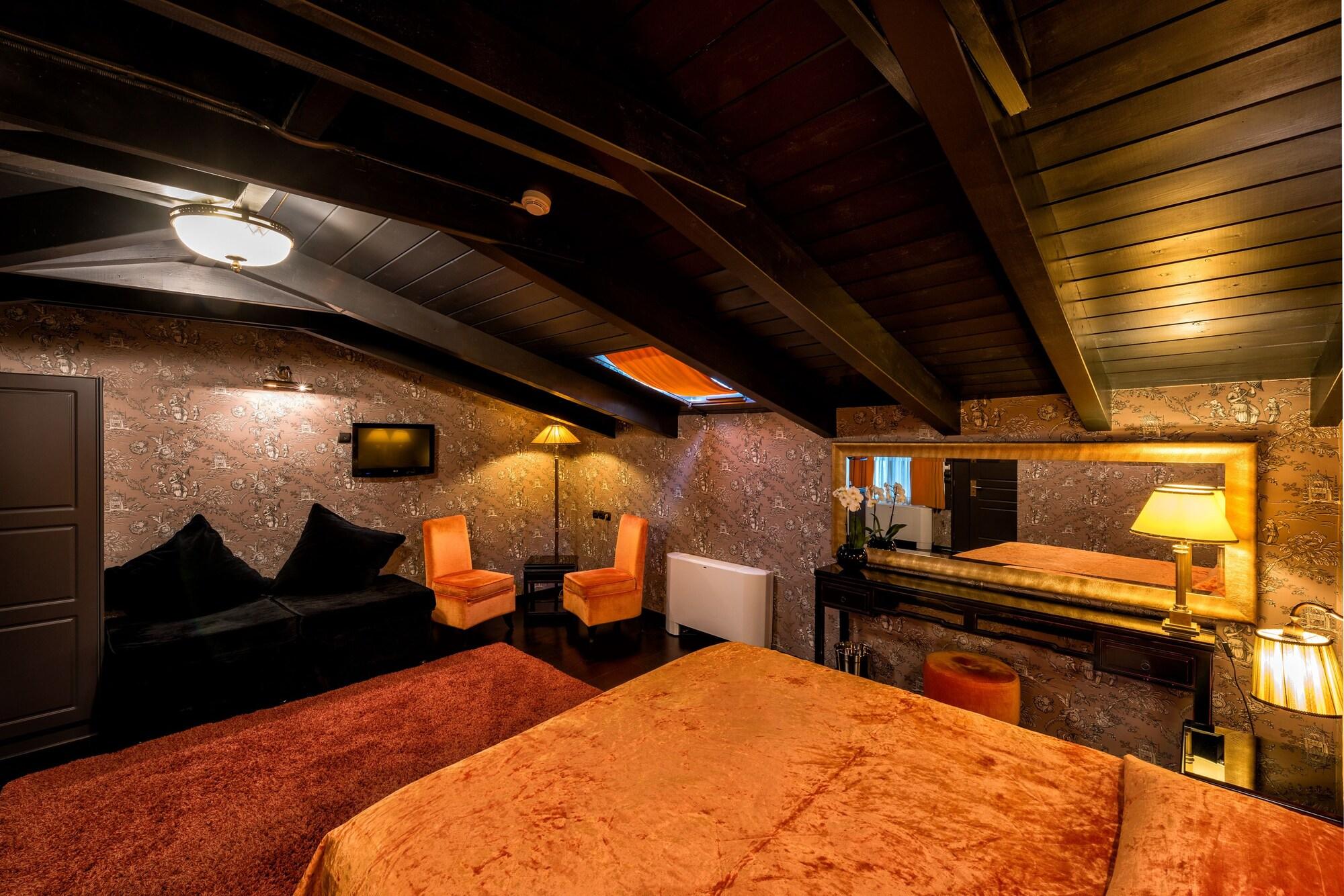 Maison Grecque by null
