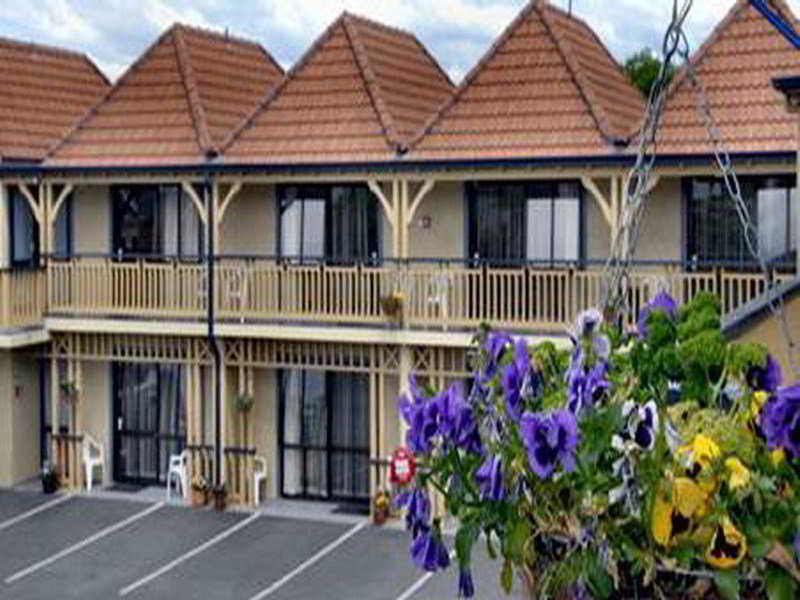 Cable Court Motel image