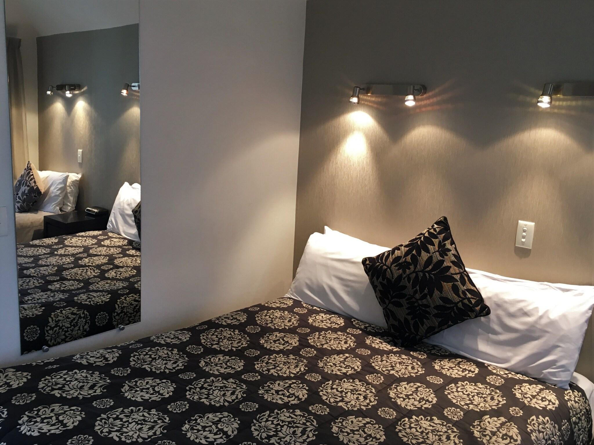 Cable Court Motel by null