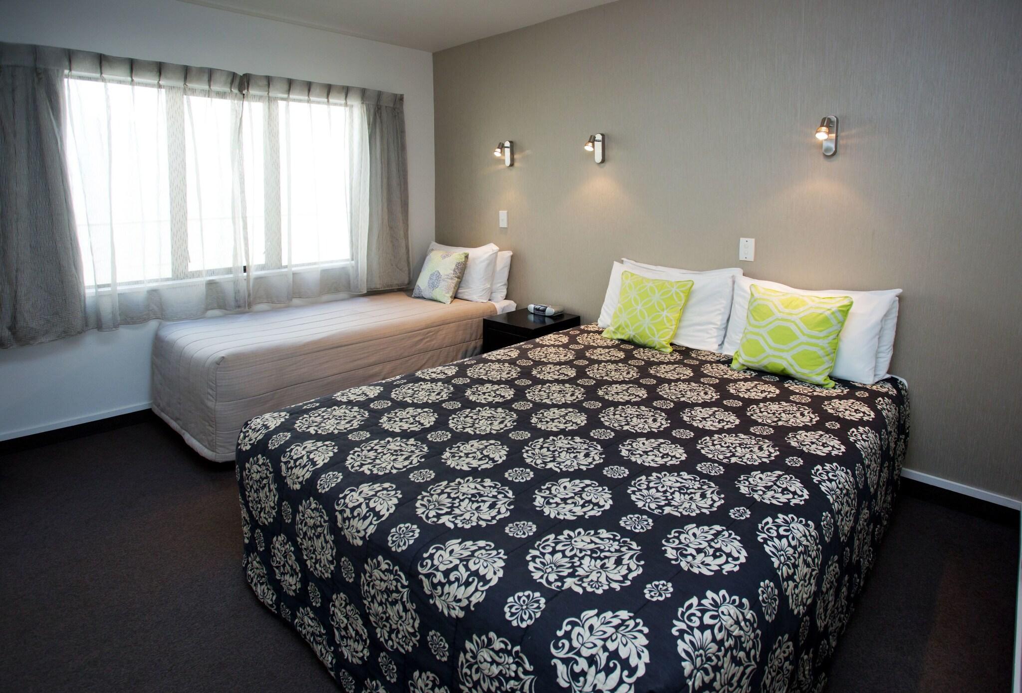 Cable Court Motel by null