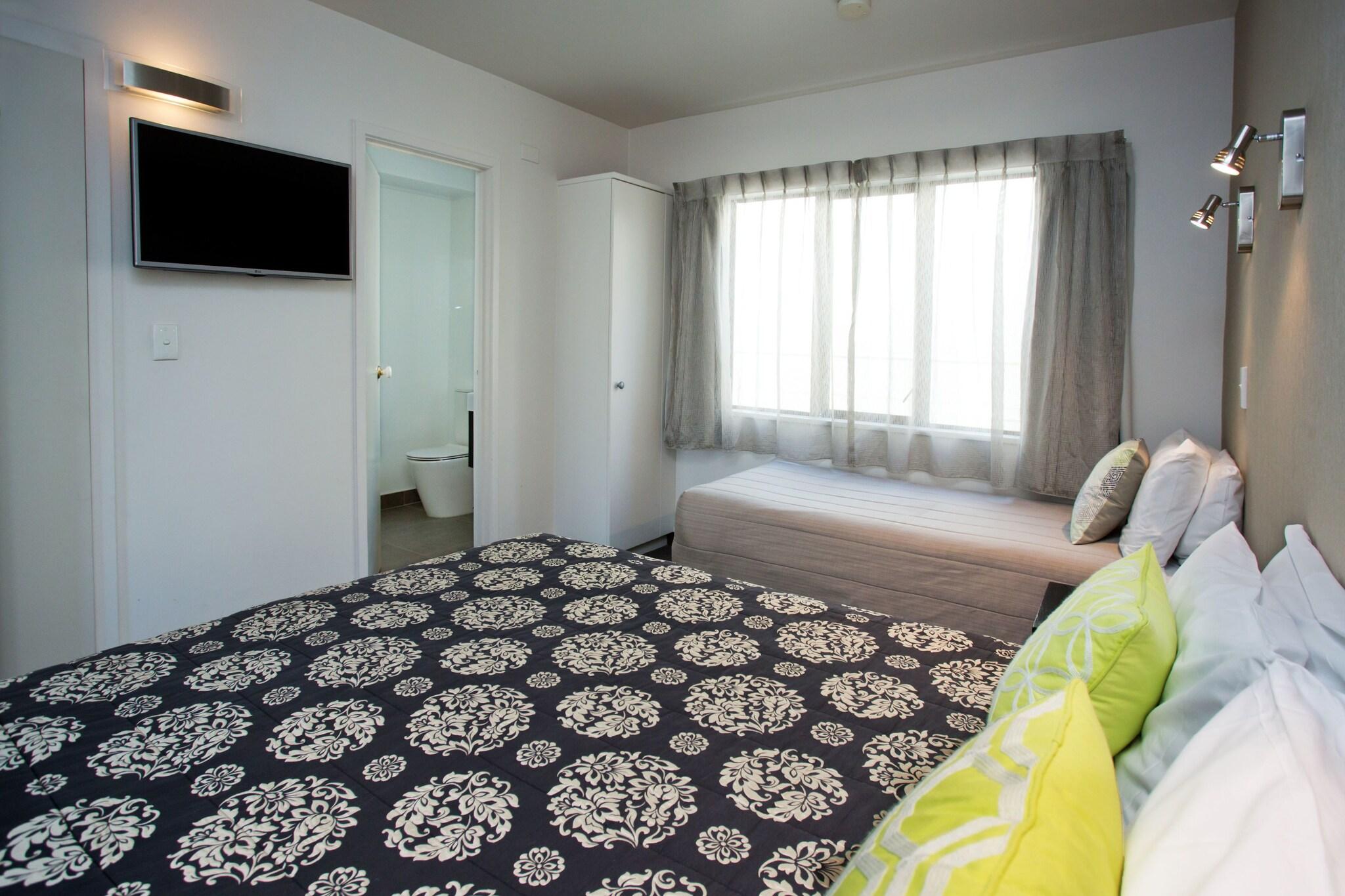 Cable Court Motel by null