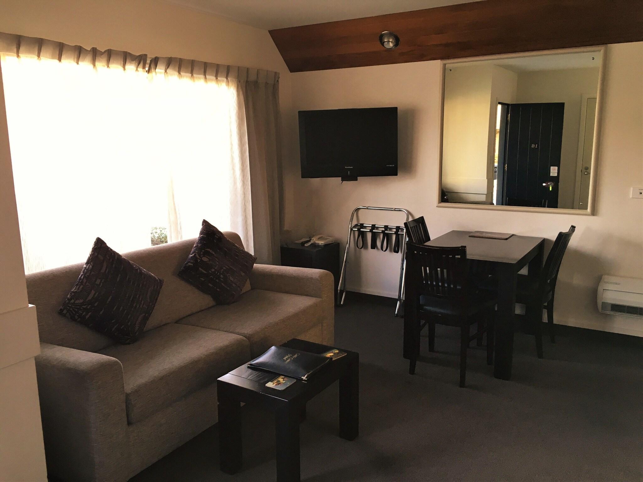 Cable Court Motel by null