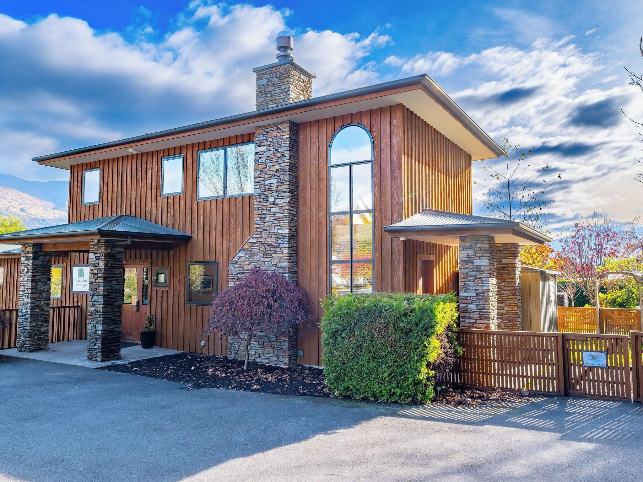 Wanaka Springs Lodge by null