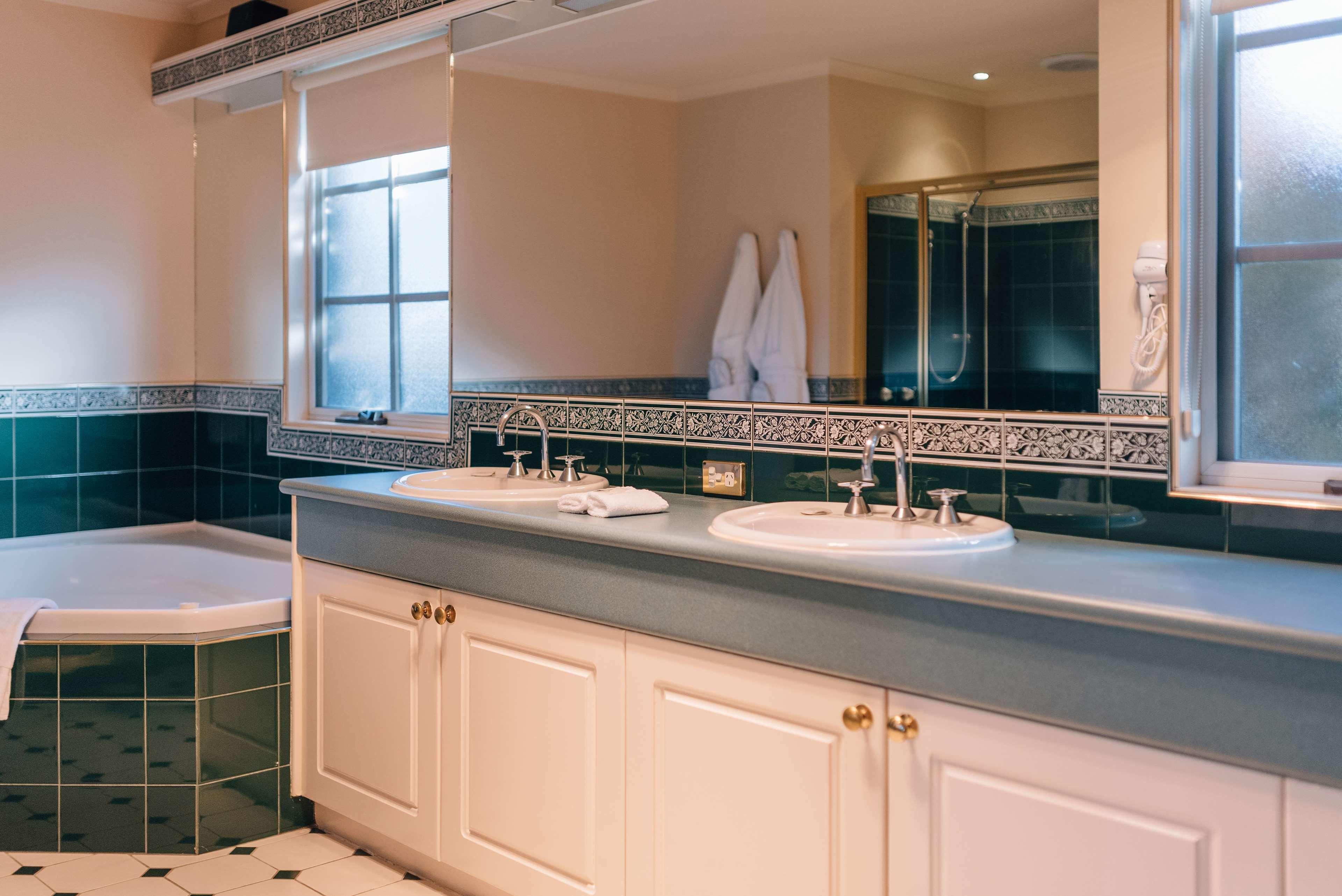 Country Club Villas Launceston