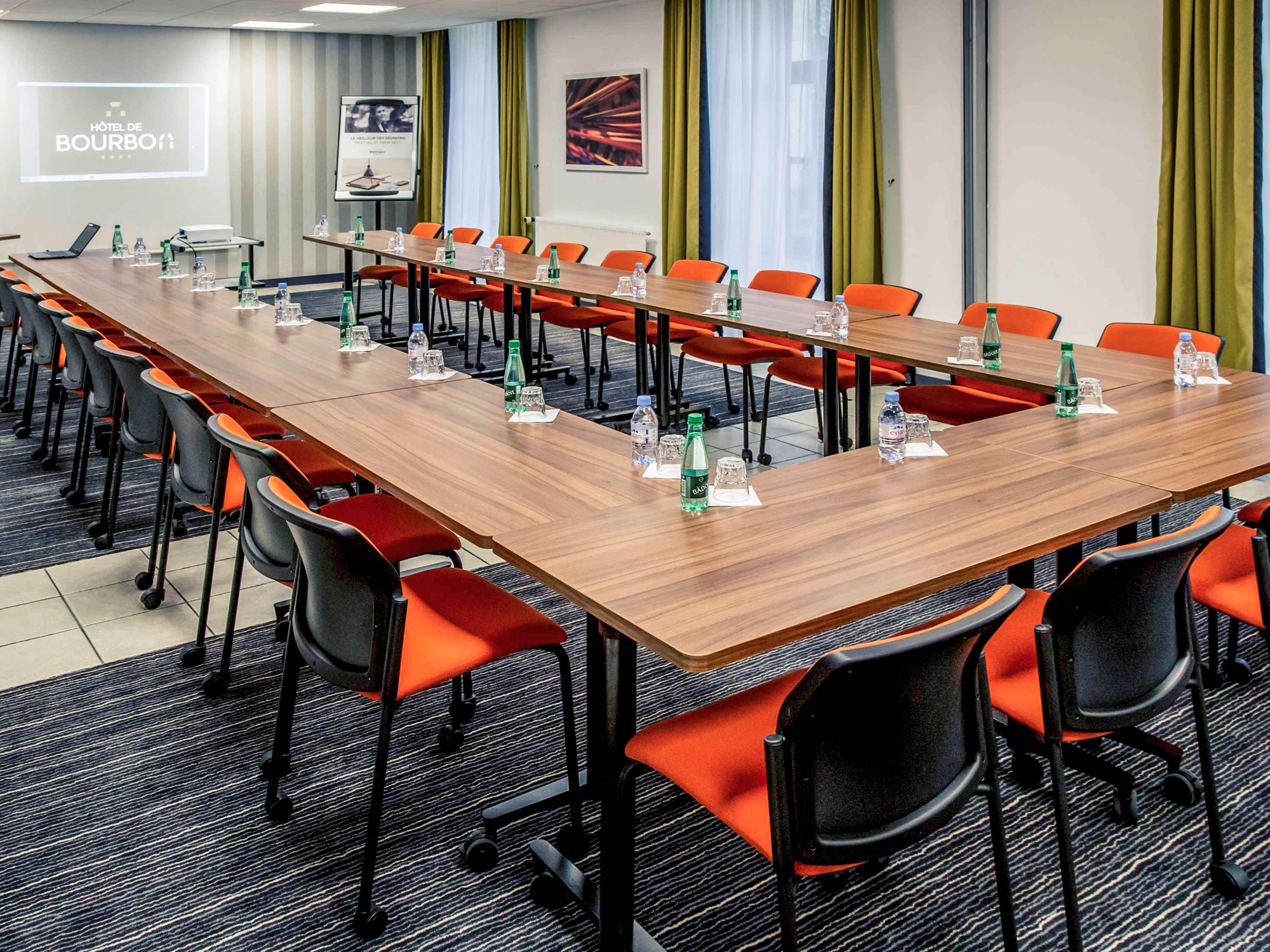 Hôtel de Bourbon Mercure Bourges Centre – Jardin - Parking privé gratuit by null