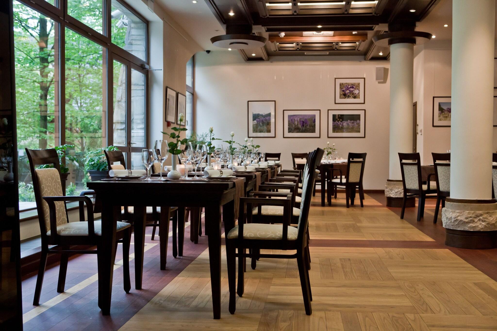Crocus Hotel