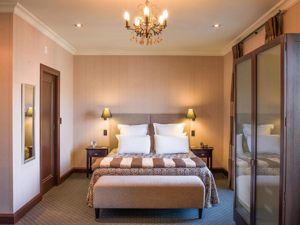 The Crown Hotel by null