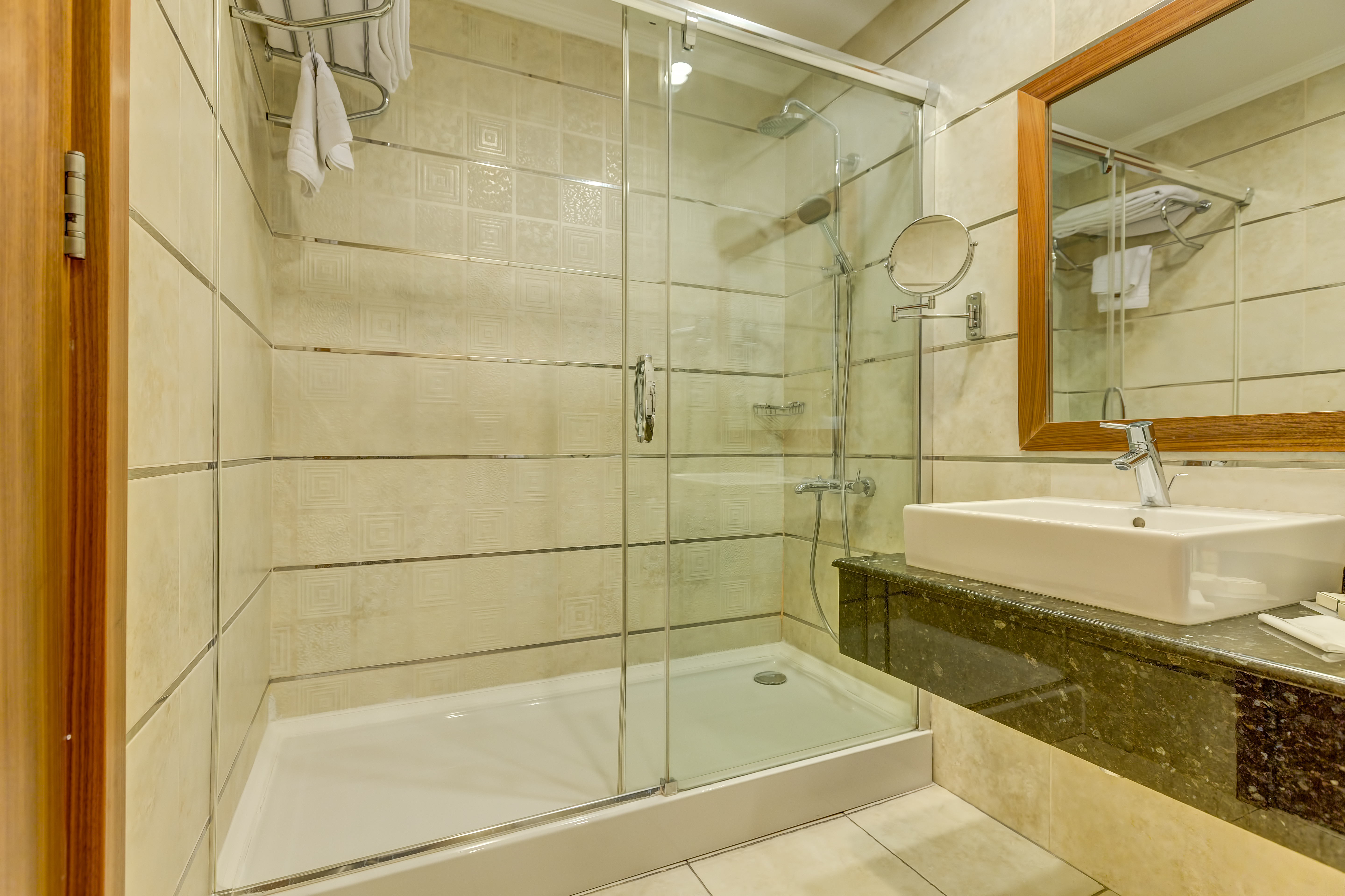 Grand Abant Hotel (Buyuk Abant Hotel)