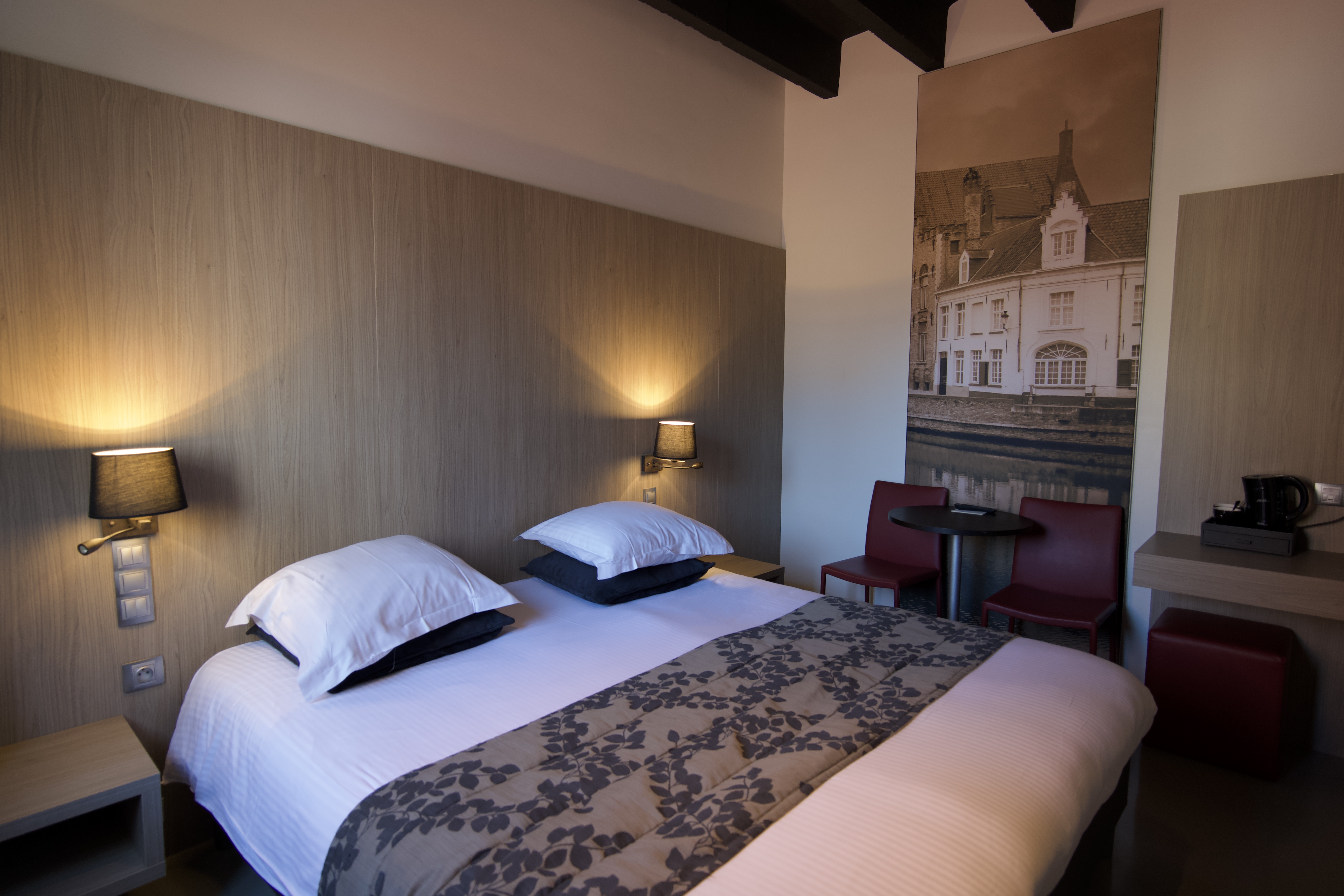 Double room, city view, garden view