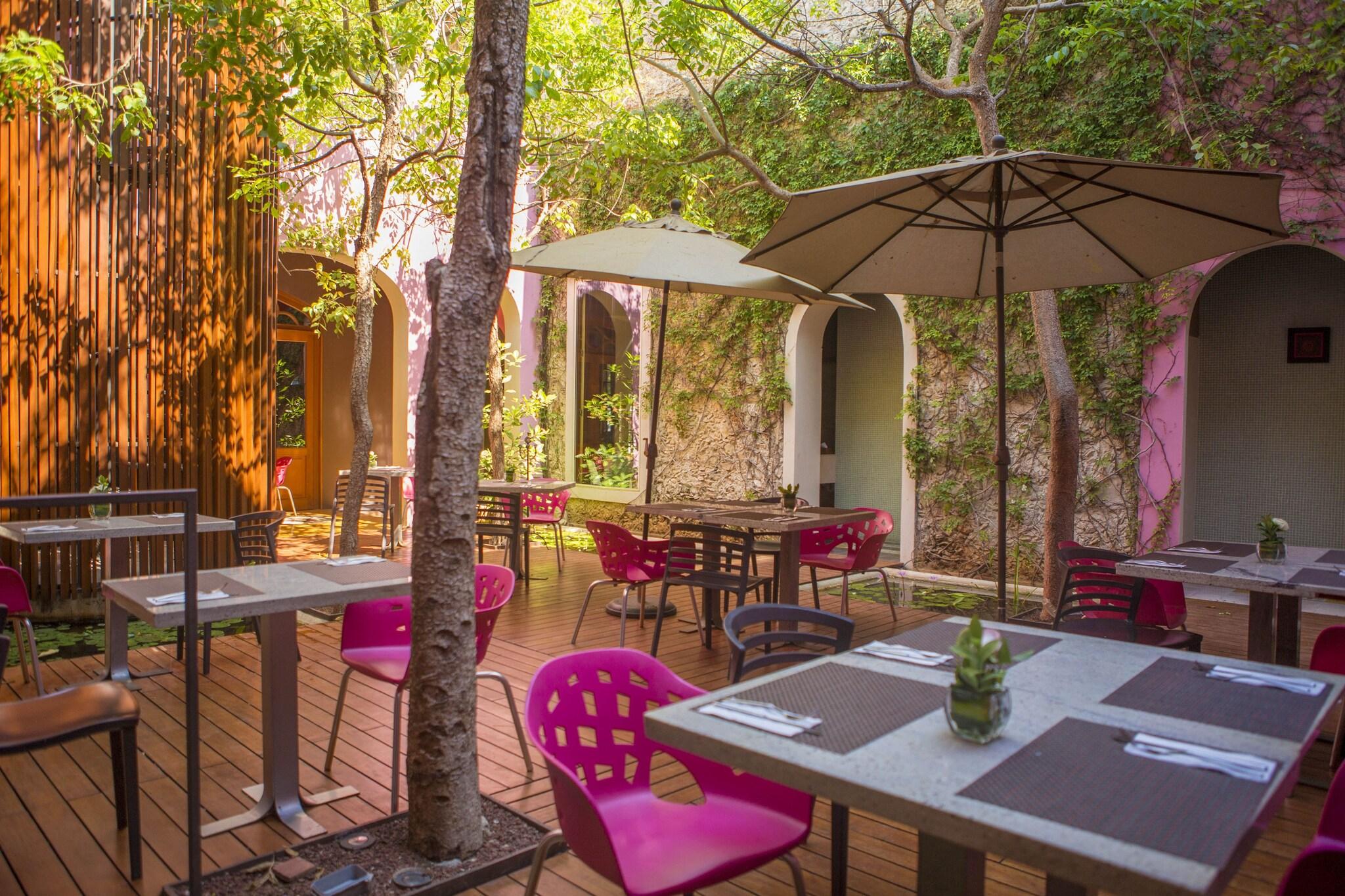 Rosas & Xocolate Boutique Hotel + SPA by null