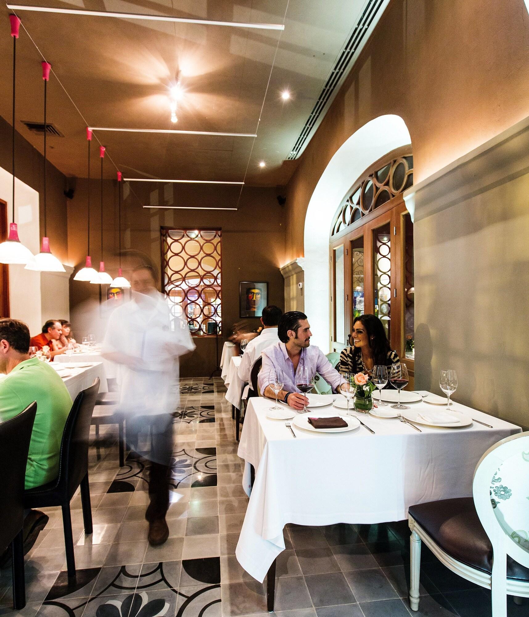 Rosas & Xocolate Boutique Hotel + SPA by null