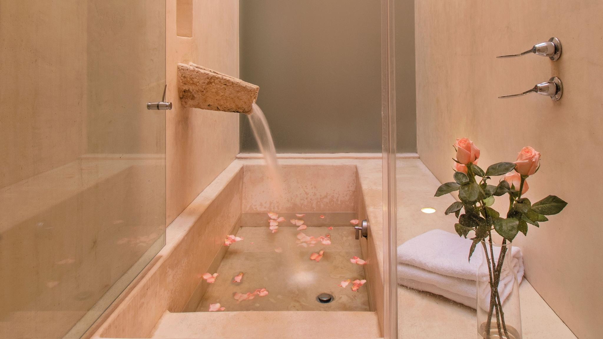 Rosas & Xocolate Boutique Hotel + SPA by null