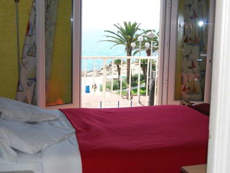 Azur Hotel