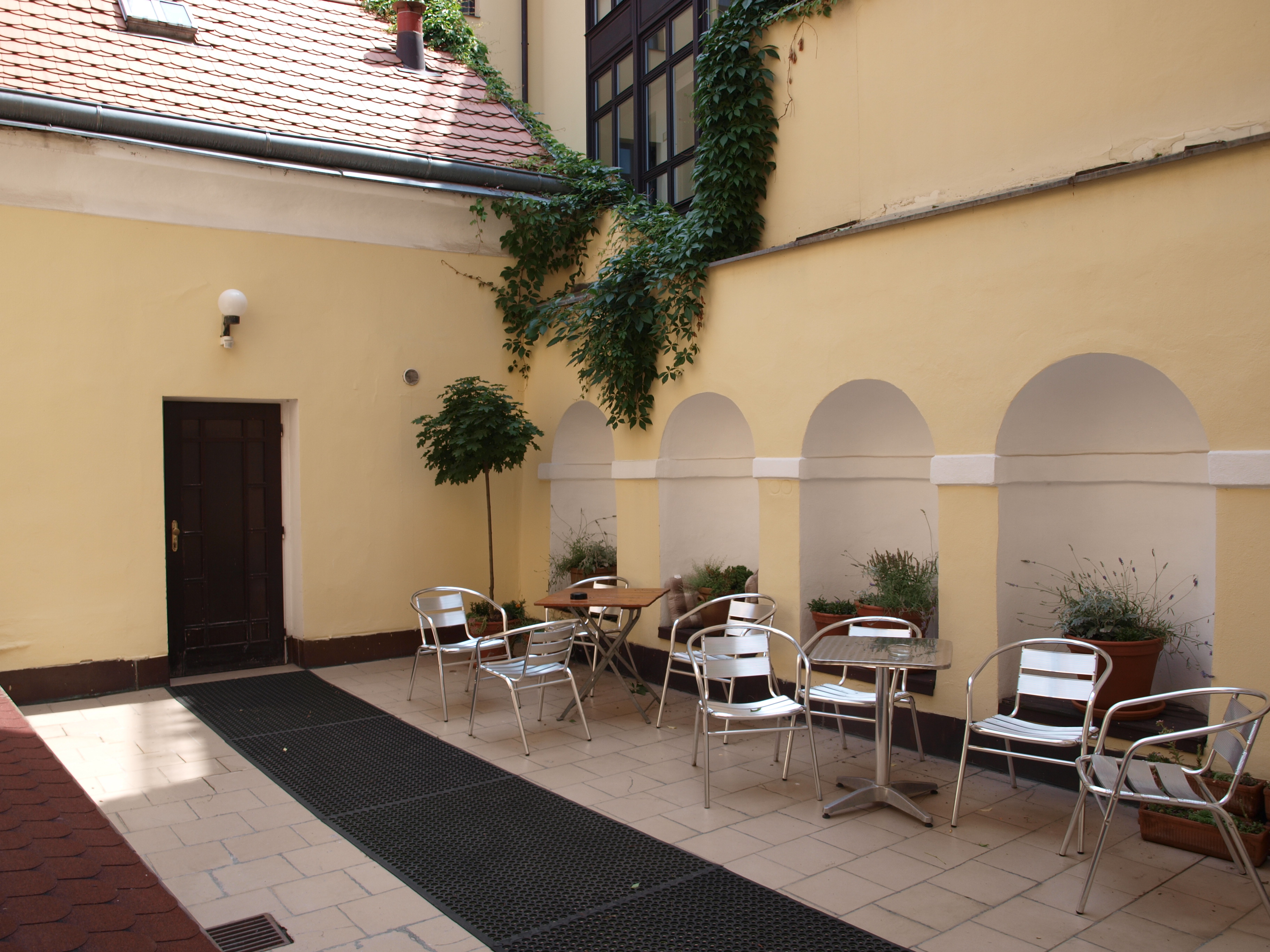 King George Hotel - photo