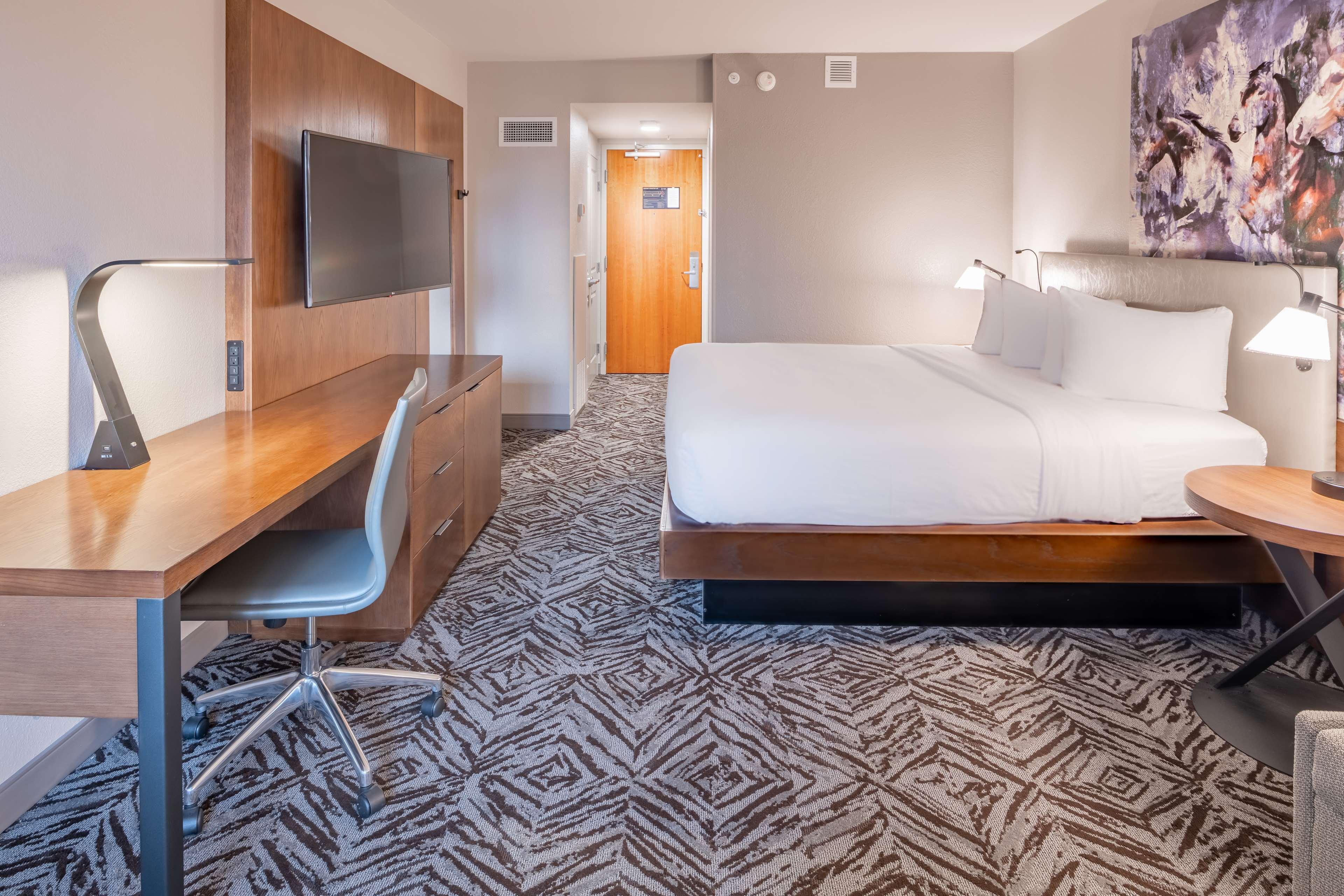 DoubleTree by Hilton Dallas - Farmers Branc