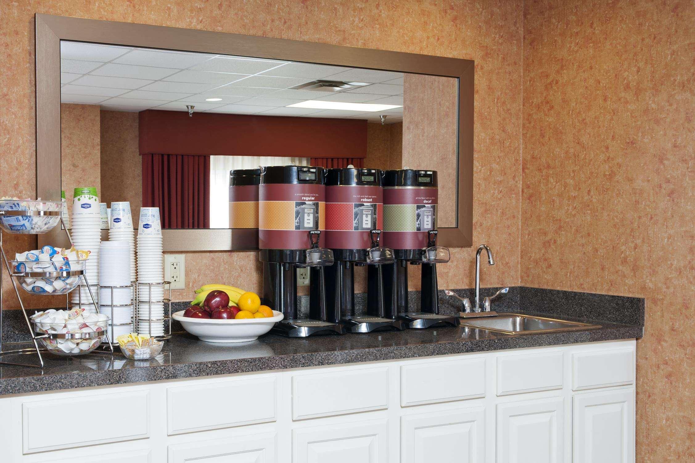 Hampton Inn & Suites Cleveland-Southeast/Streetsbo
