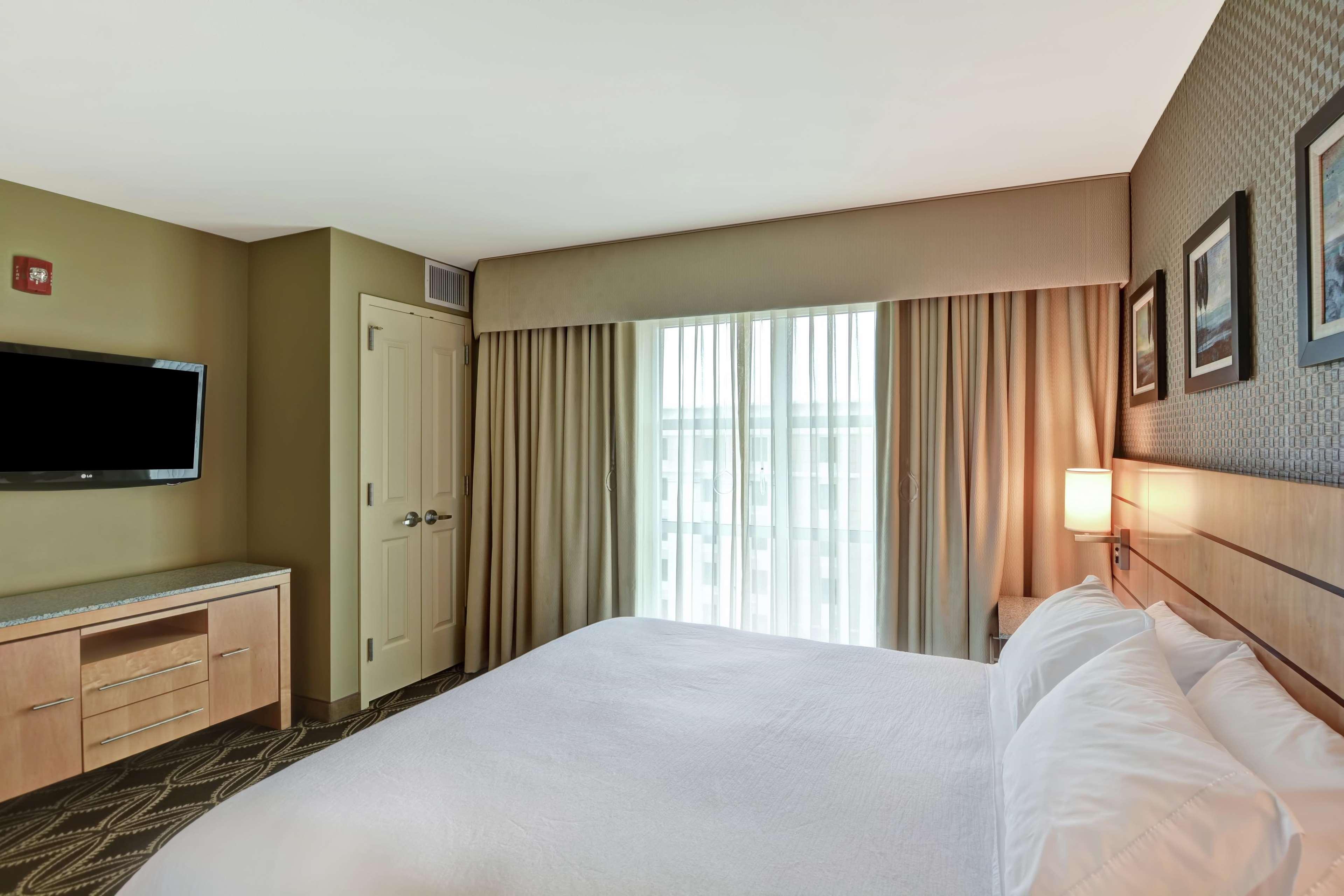 Embassy Suites by Hilton Raleigh Durham Airport Br