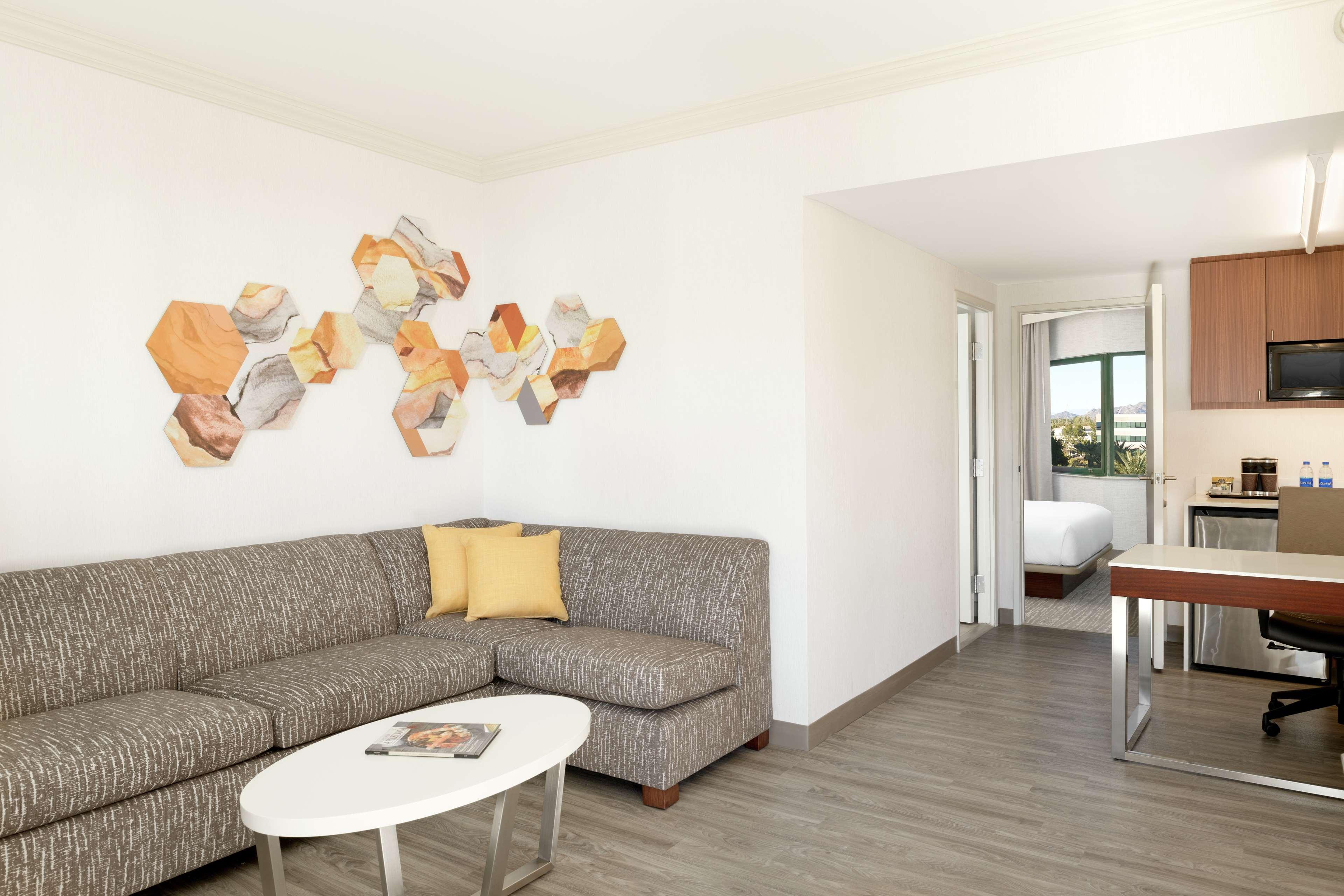 DoubleTree Suites by Hilton Hotel Phoenix
