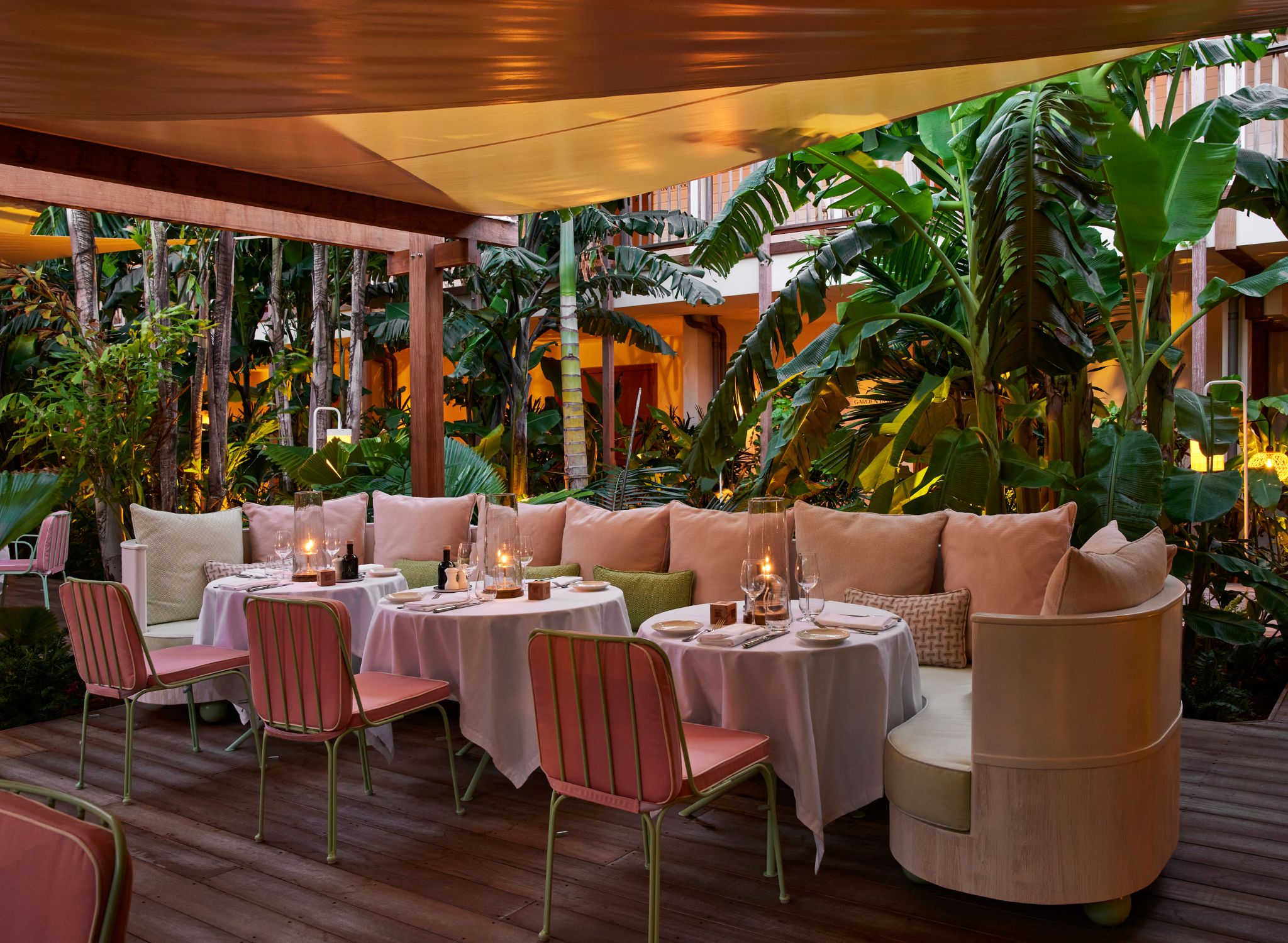 Tropical Hotel by null