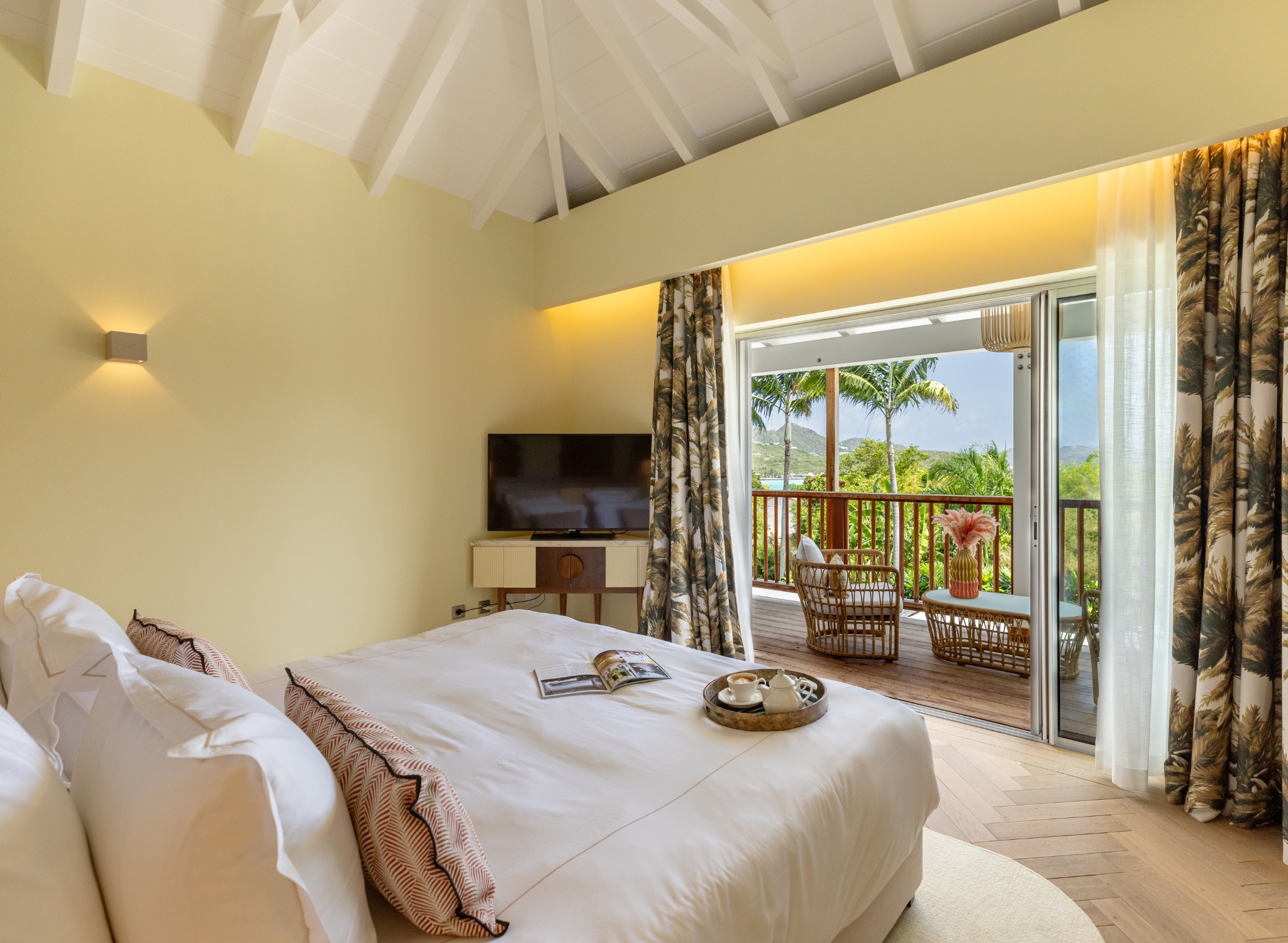 Tropical Hotel by null