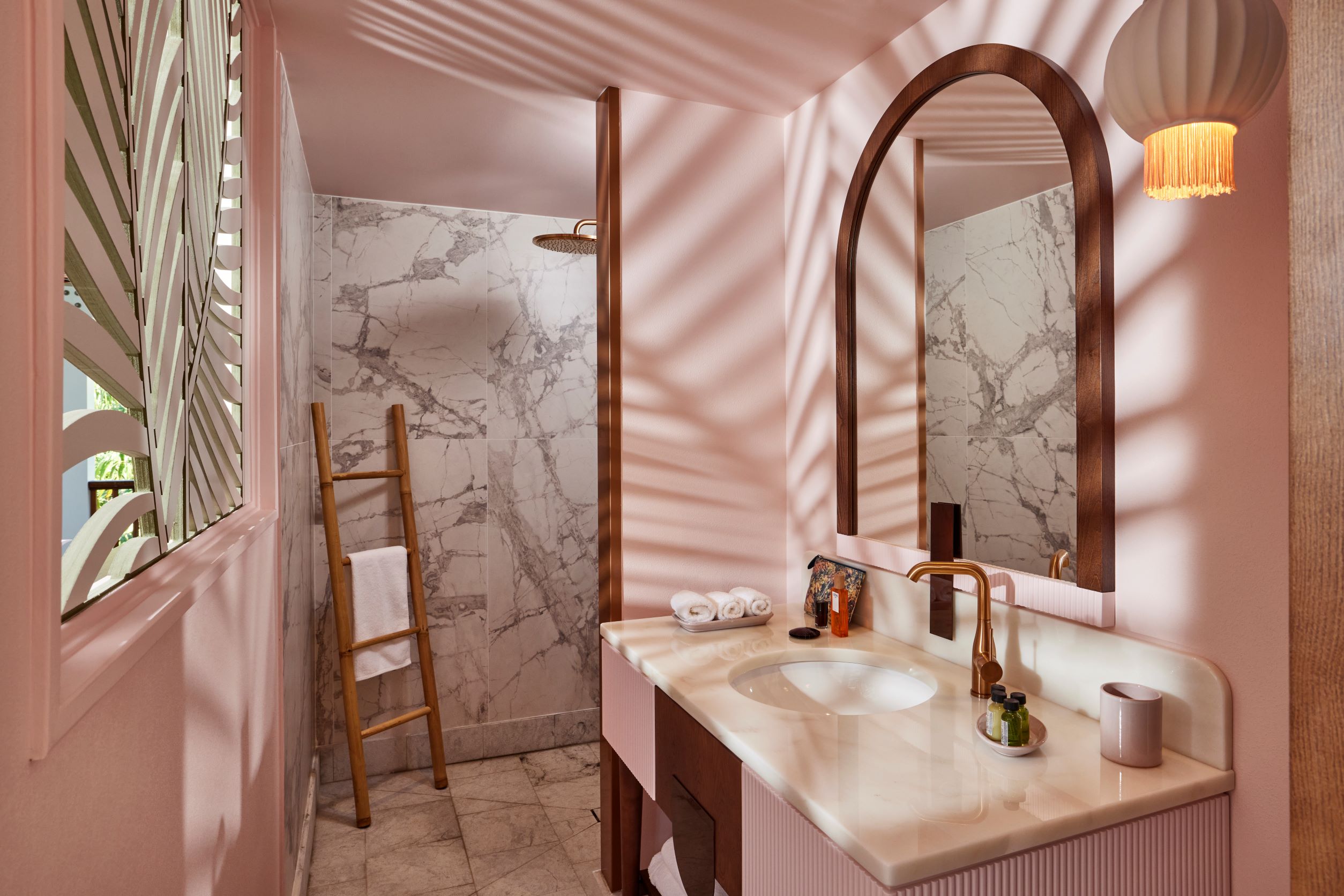 Tropical Hotel by null