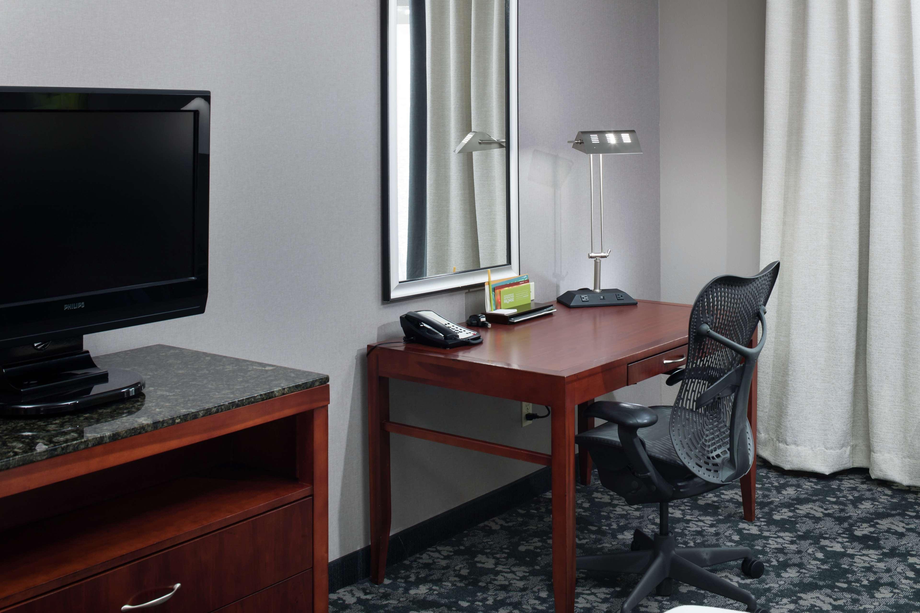 Hilton Garden Inn Lake Forest Mettawa