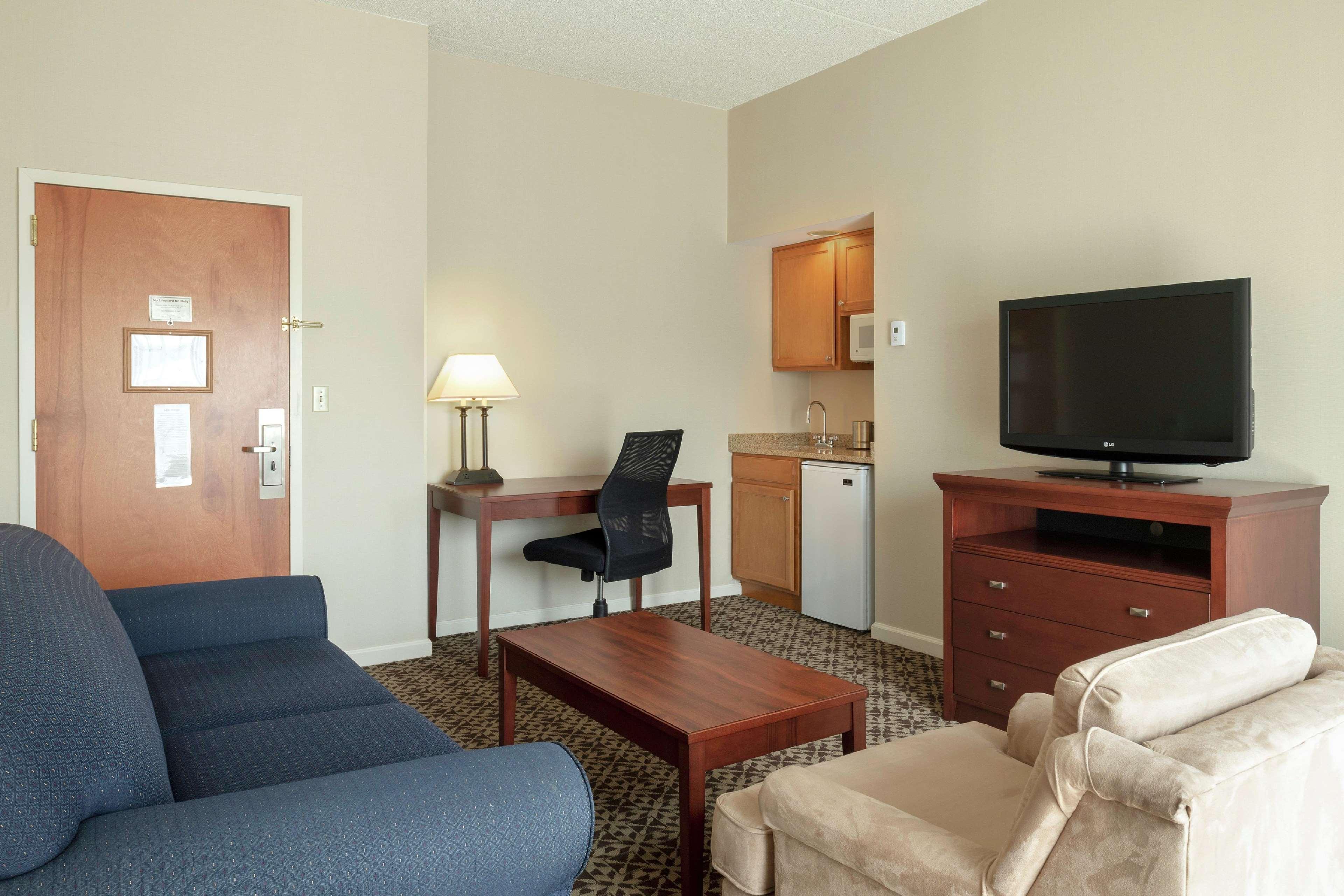 DoubleTree Suites by Hilton Hotel Mt. Laurel