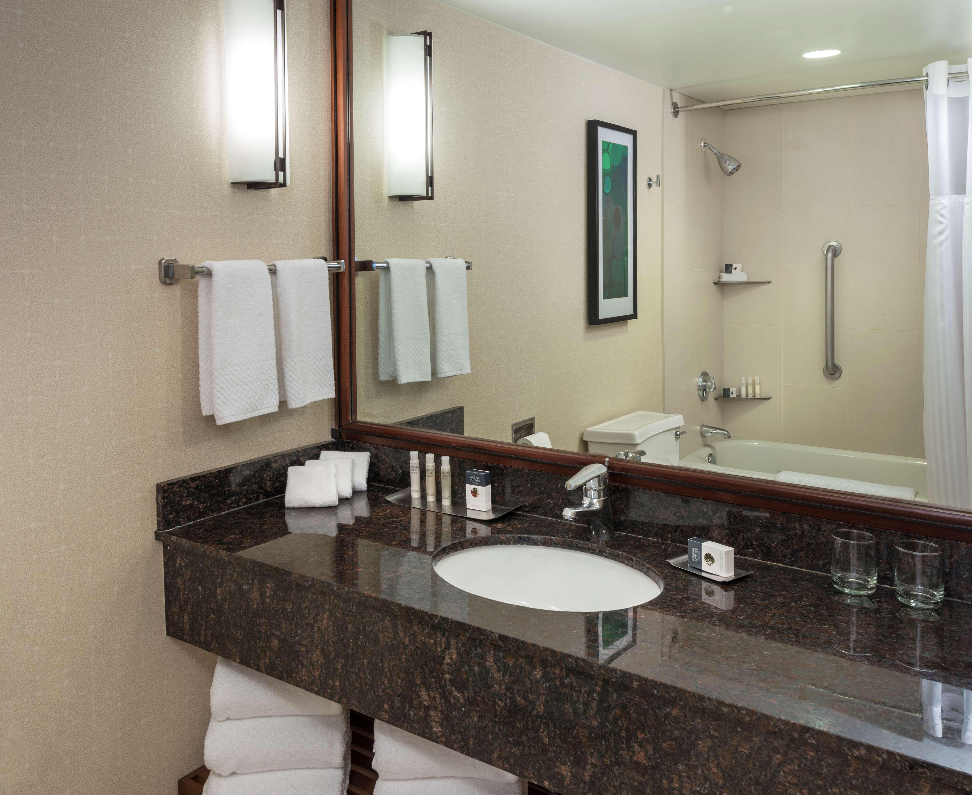 DoubleTree Suites by Hilton & Conf Ctr Chicago