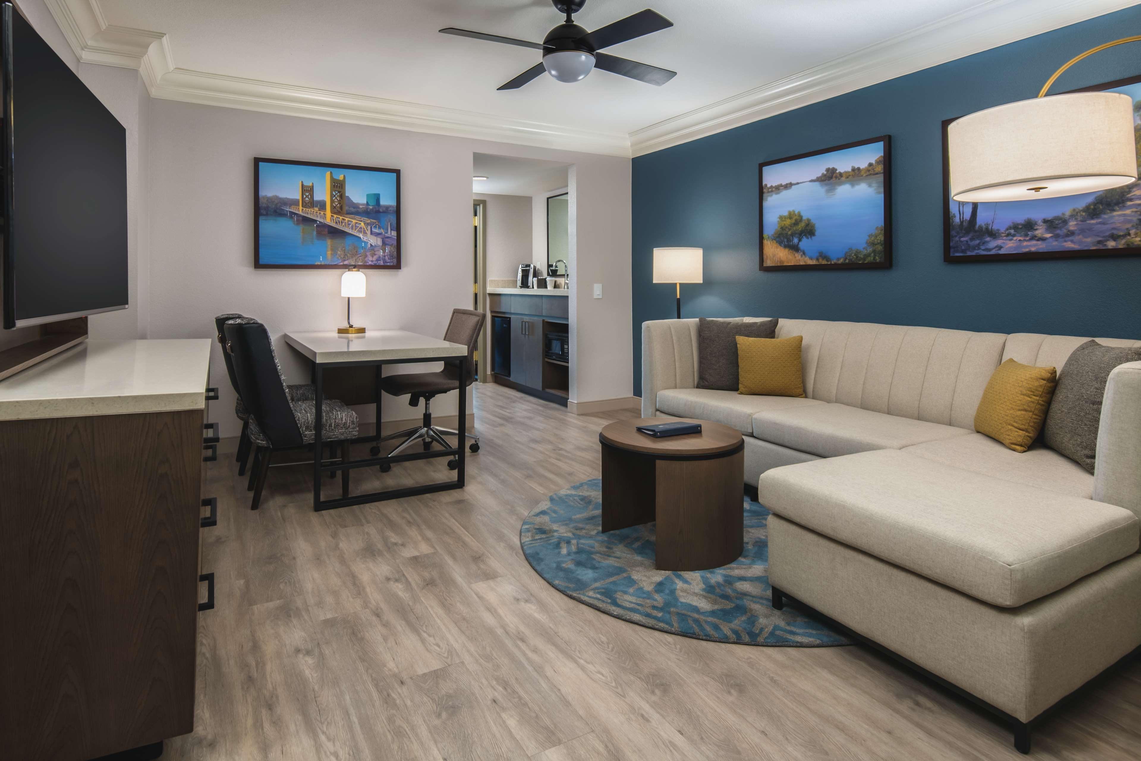 Embassy Suites by Hilton Sacramento Riverfront Pro