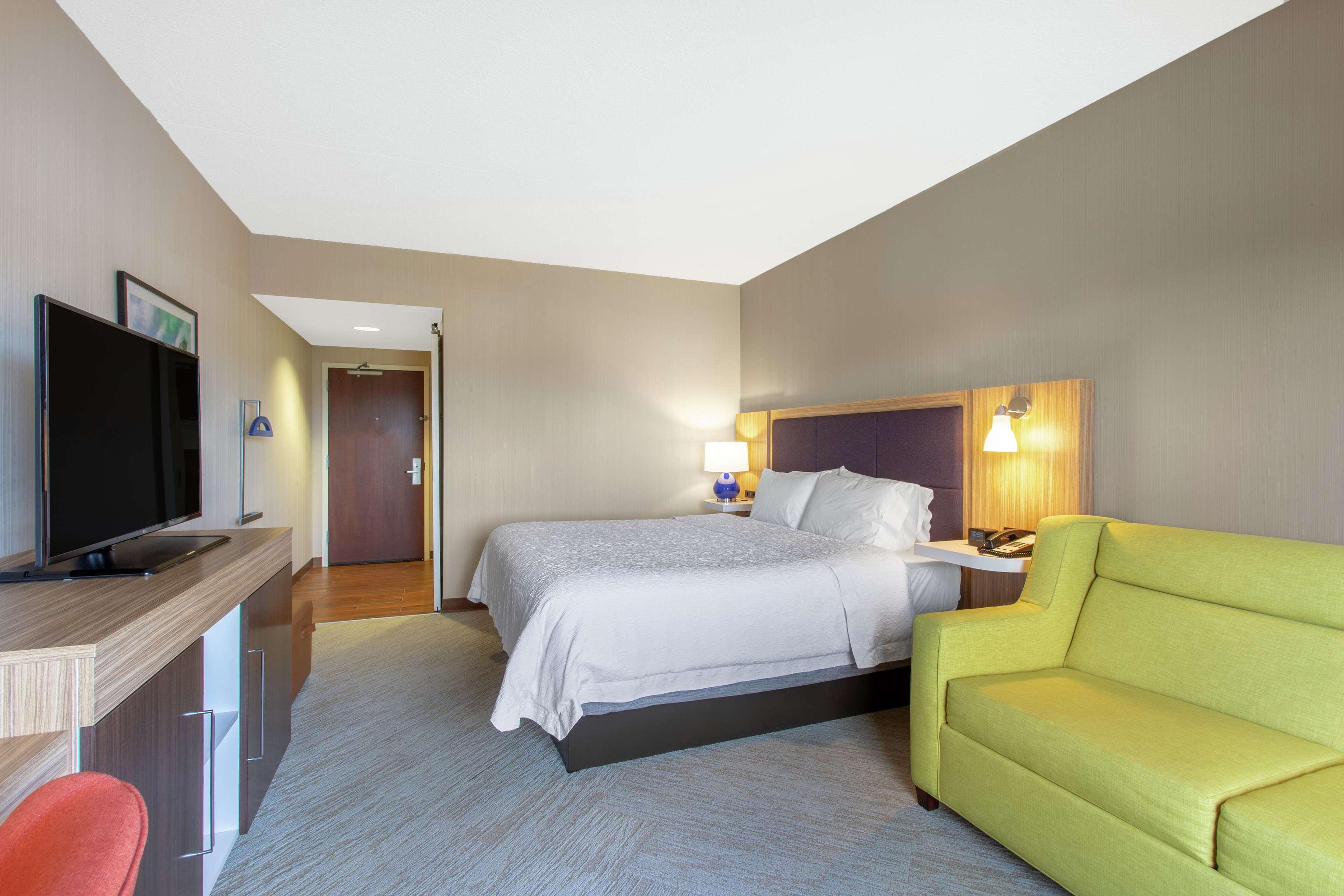 Hampton Inn & Suites Albany Airport