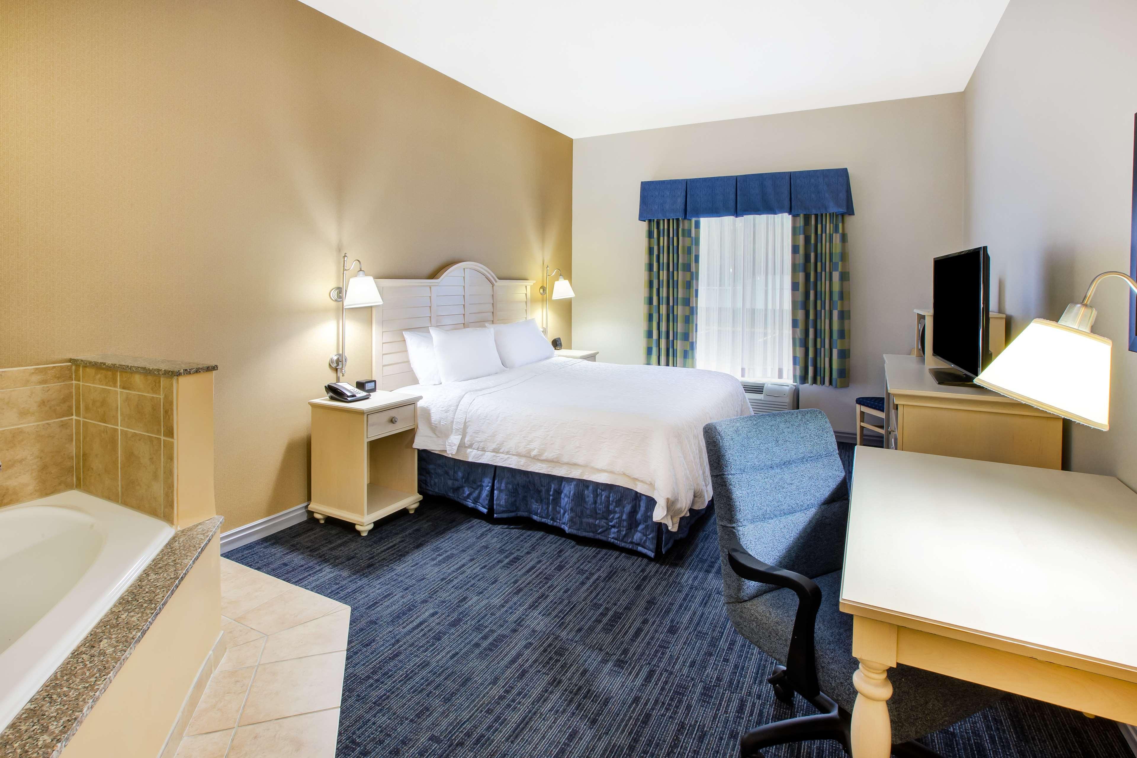 Hampton Inn & Suites Cape Cod-West Yarmouth by null