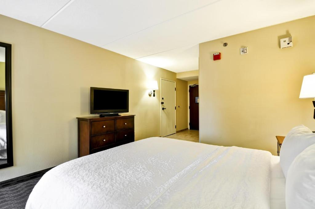 Hampton Inn Cleveland-Westlake