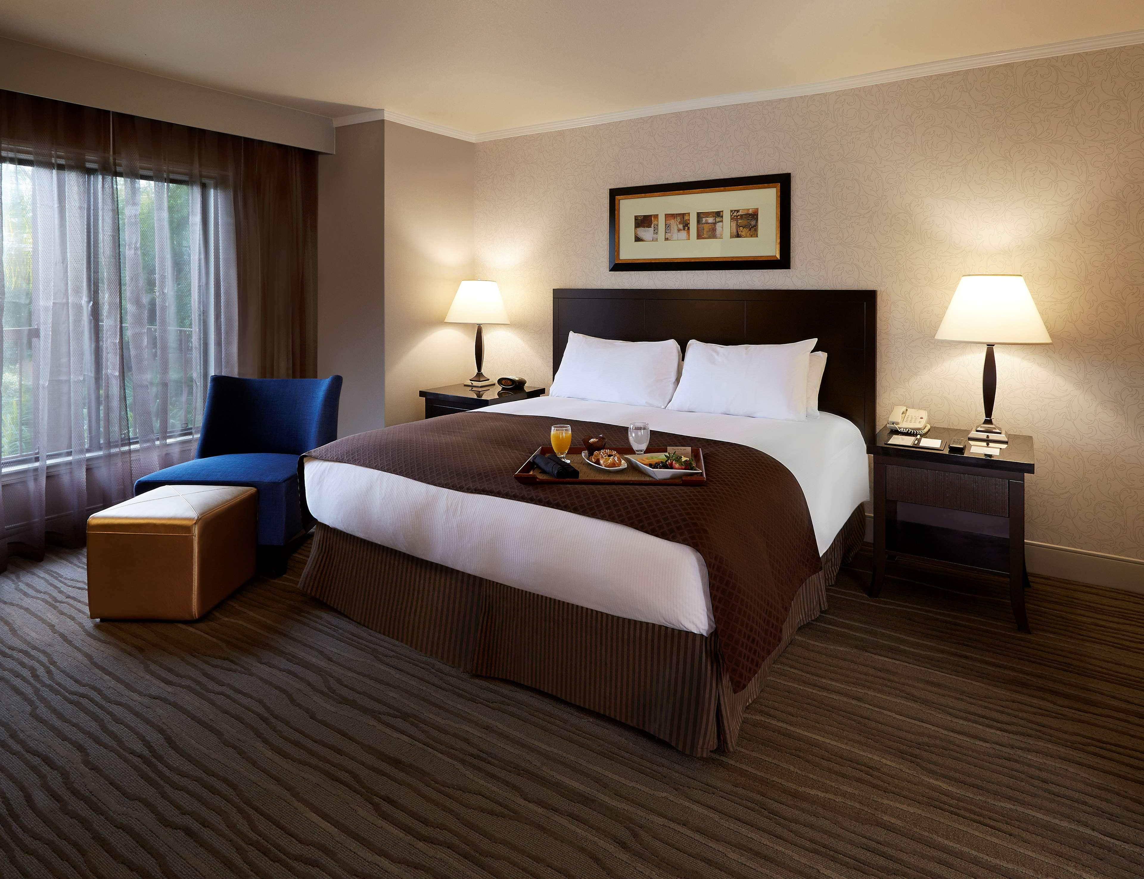DoubleTree by Hilton Hotel Claremont