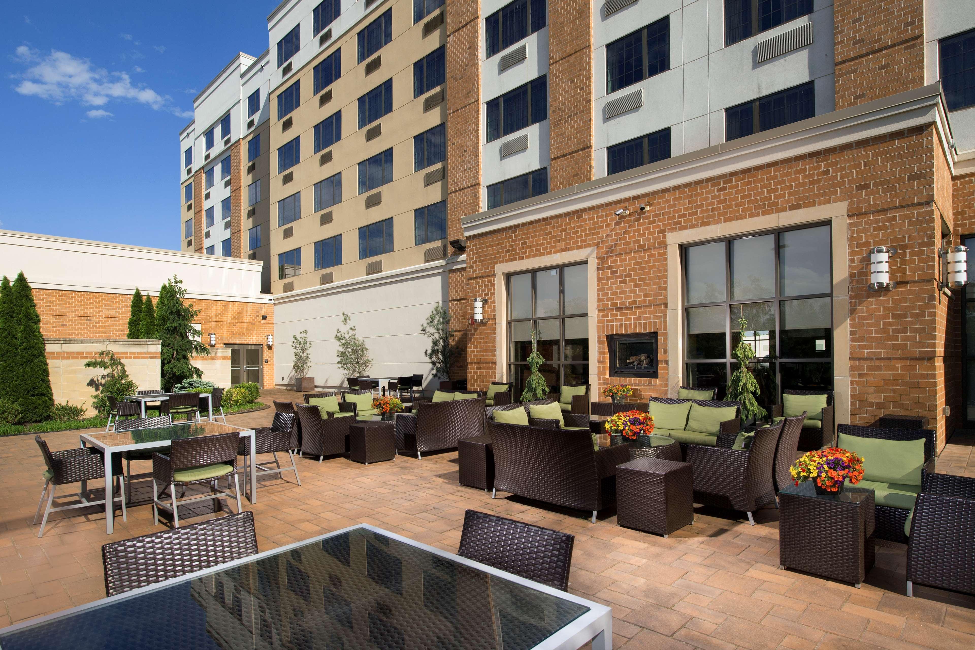 DoubleTree by Hilton Hotel Sterling Dulles
