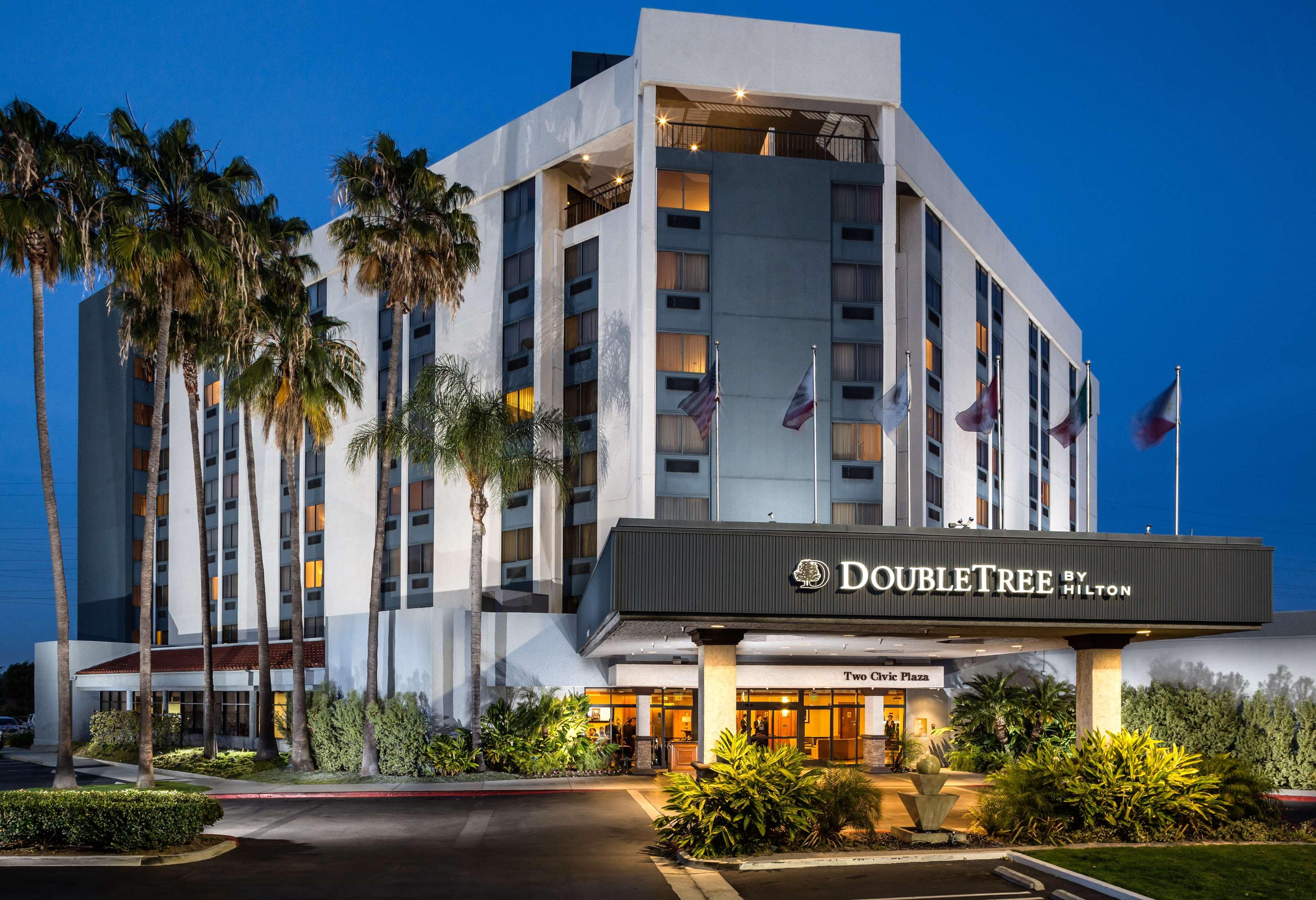 DoubleTree by Hilton Hotel Carson image