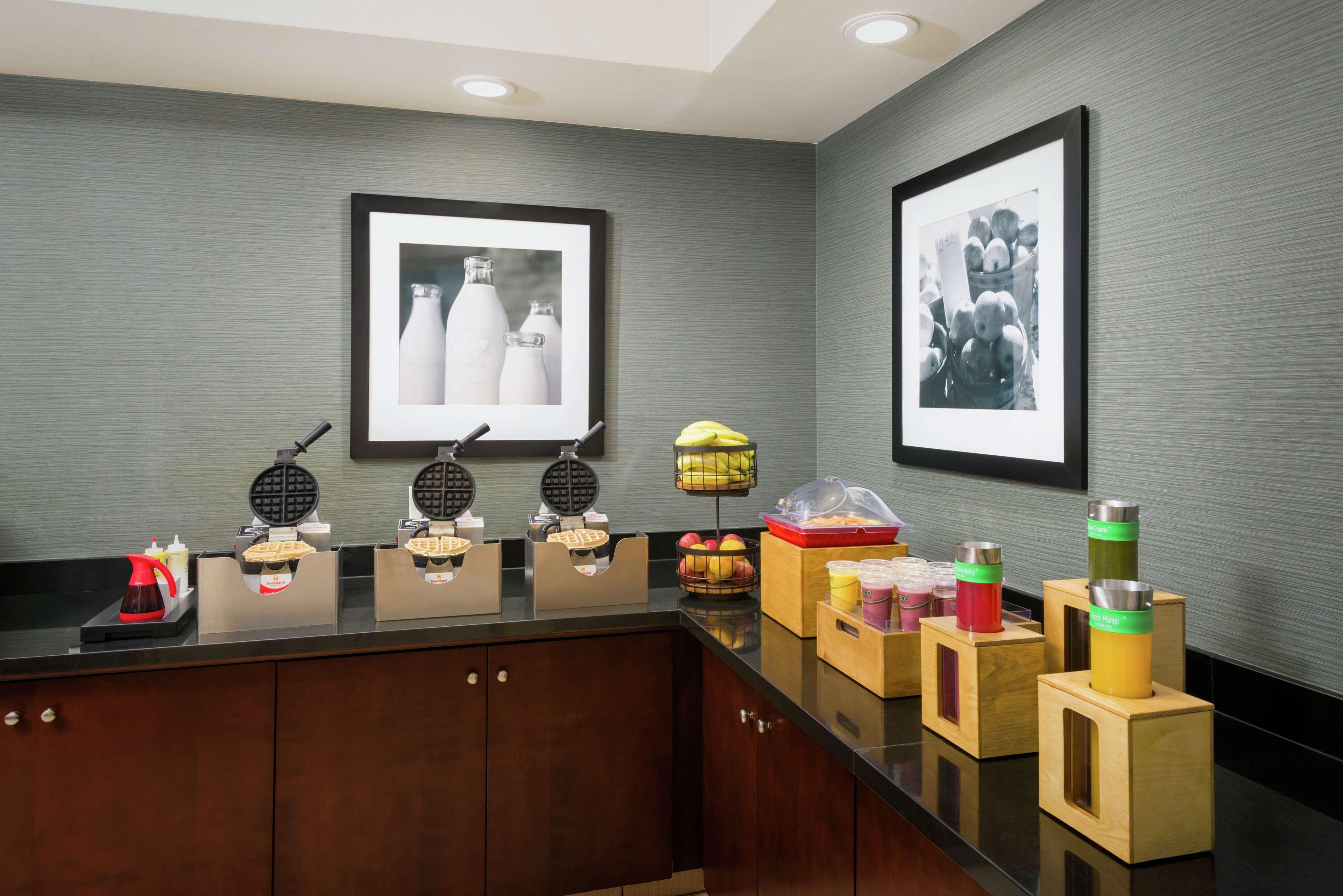 Hampton Inn & Suites National Harbor Alexandria
