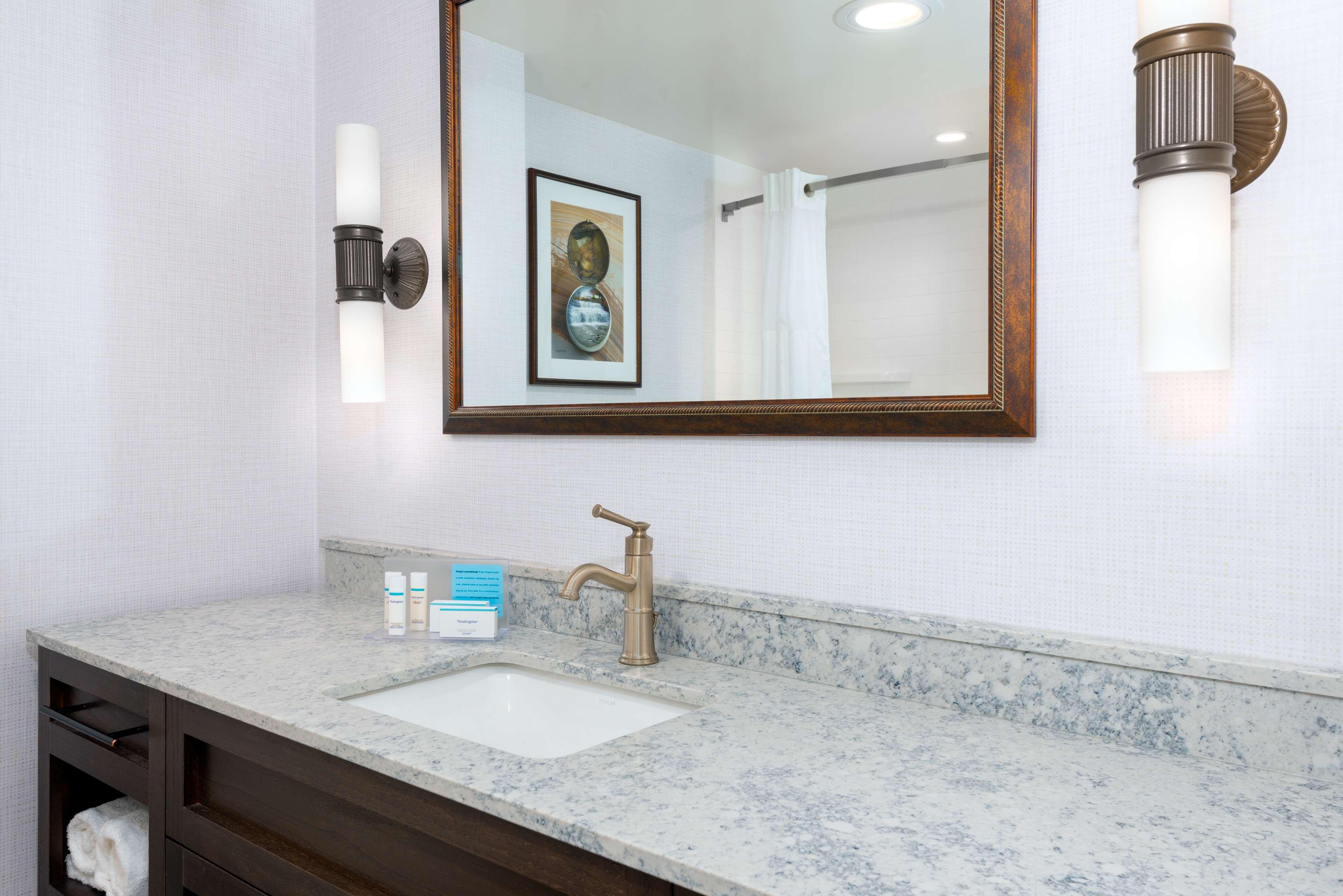 Hampton Inn Buffalo-Williamsville