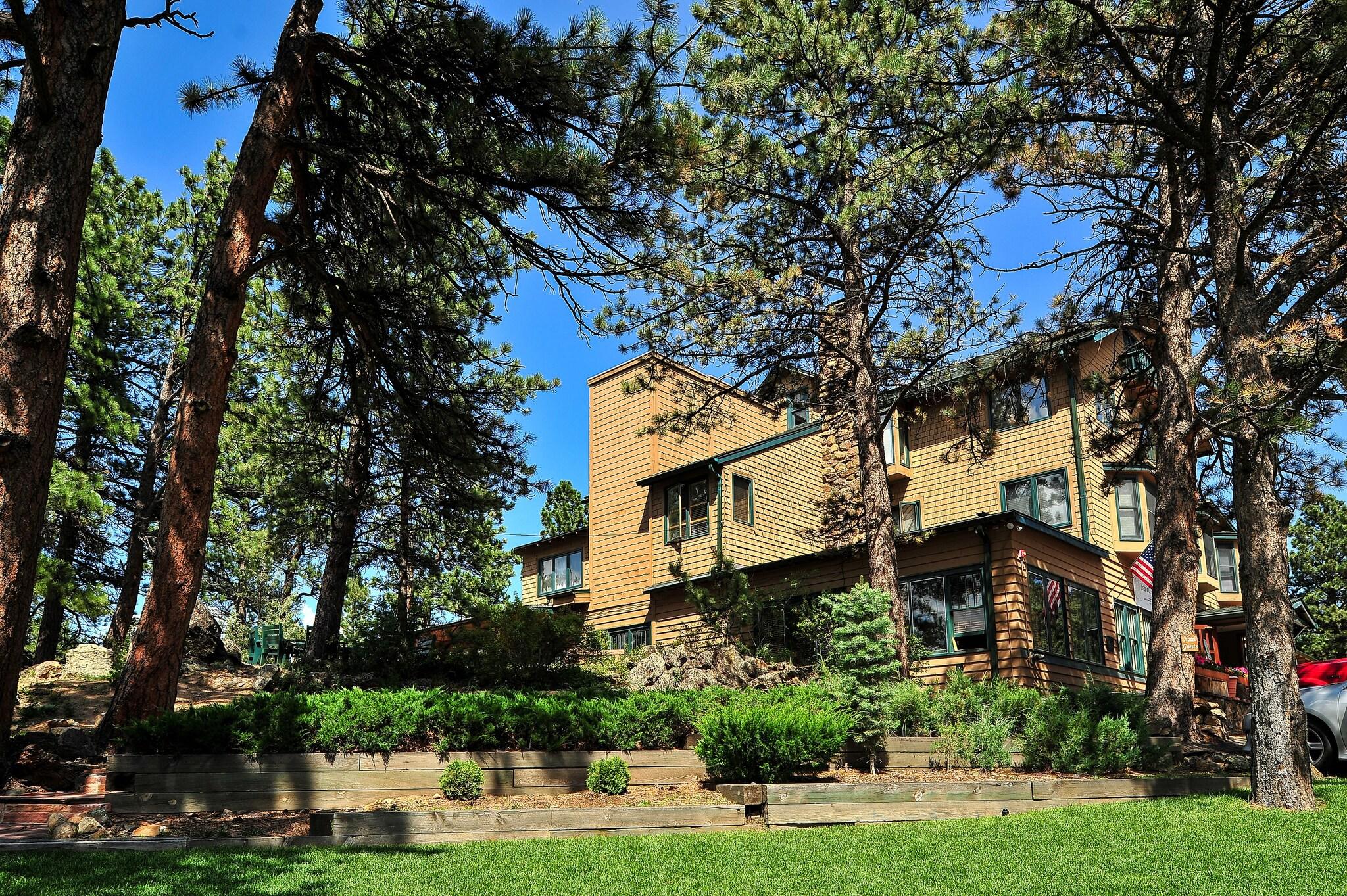 The Historic Crags Lodge