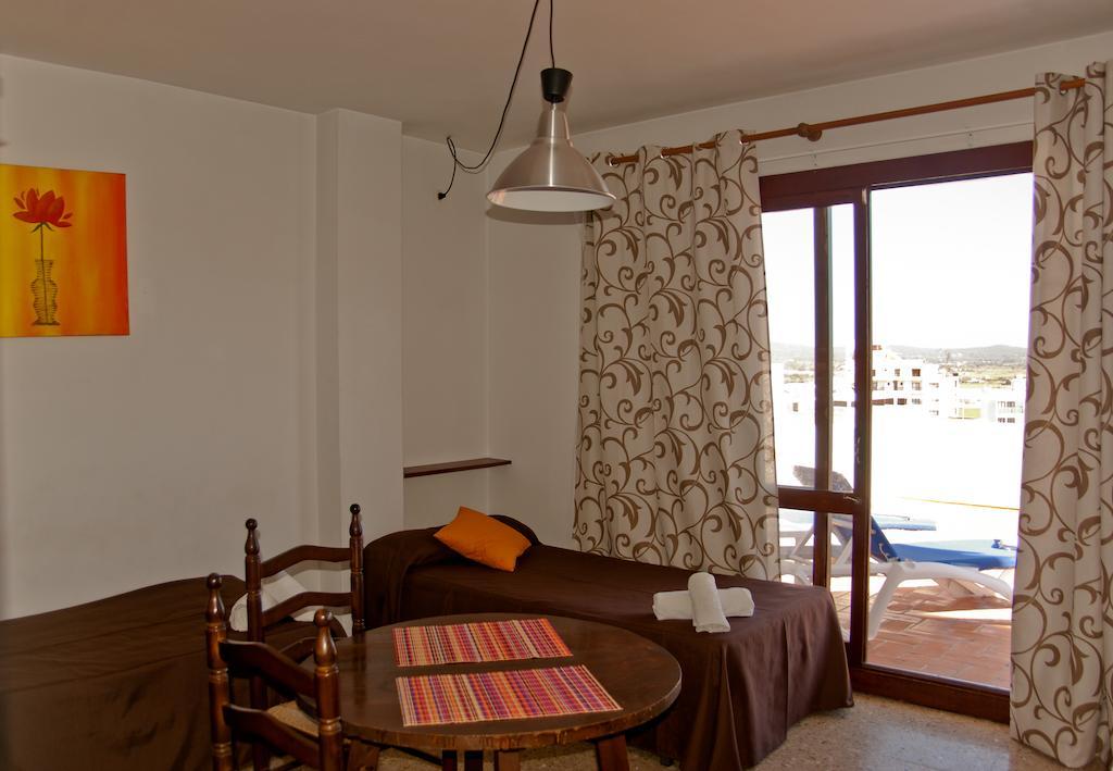 APARTAMENTOS MESTRET by null