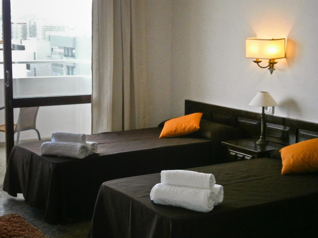 APARTAMENTOS MESTRET by null