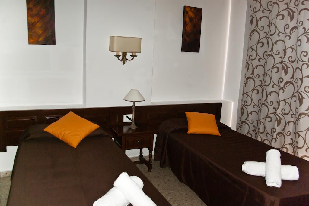 APARTAMENTOS MESTRET by null