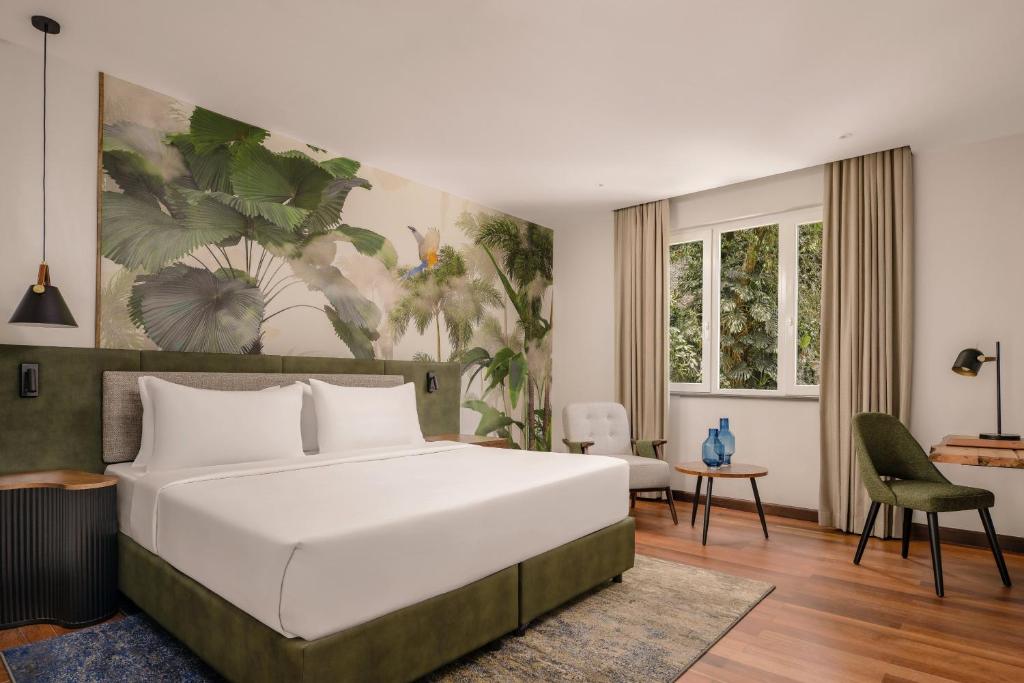 Suite, garden view