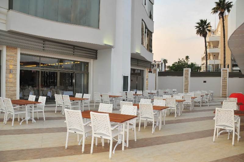 Golden Rock Beach Hotel - Poză