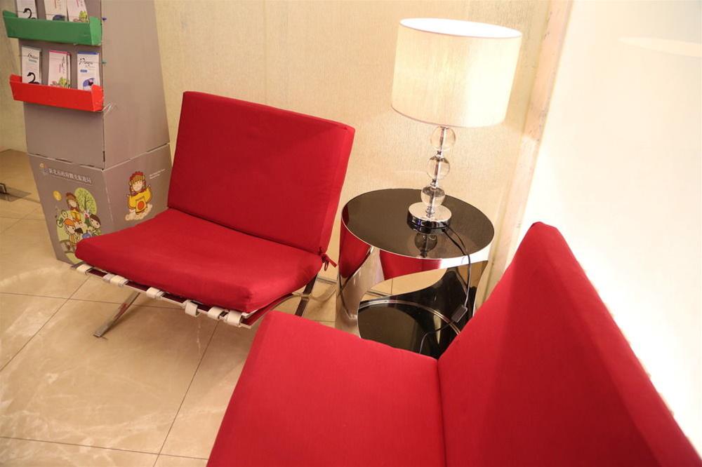 New California Hotel by null