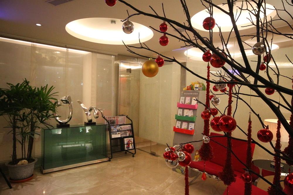 New California Hotel by null